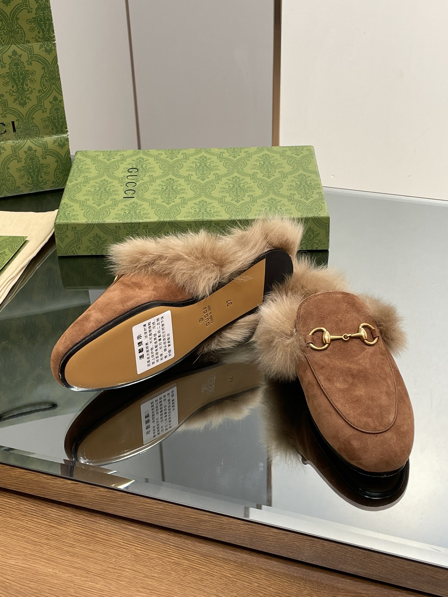 GUCCI グッチ フラットシューズ 本革 軽量 ファー付き ブラック - 画像 6