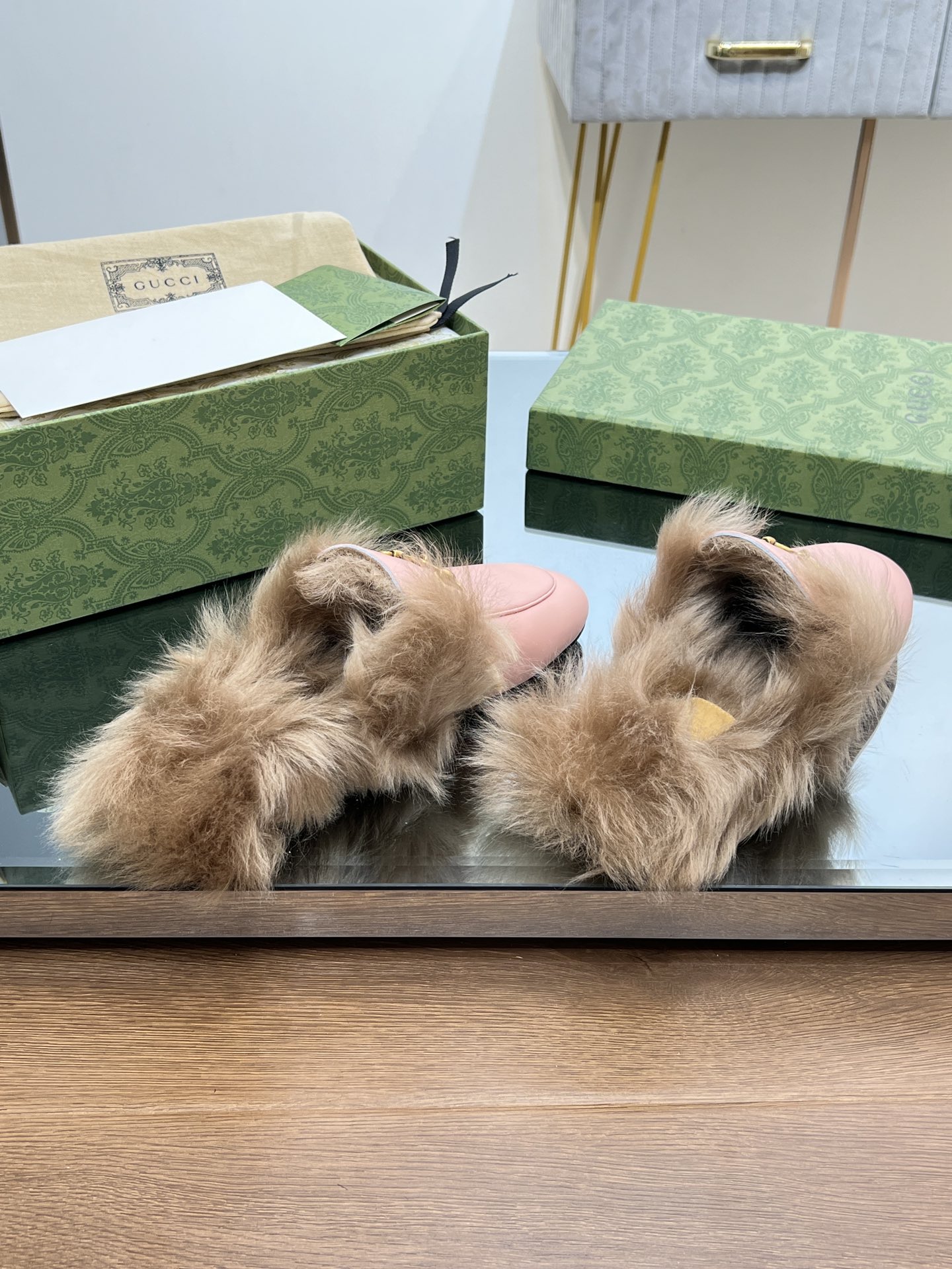 GUCCI グッチ フラットシューズ 本革 通勤 ファー付き ピンク - 画像 6