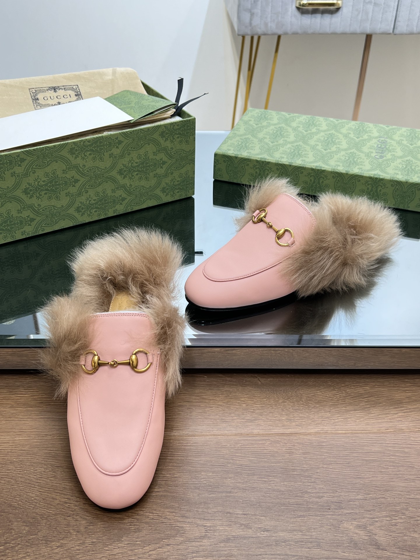 GUCCI グッチ フラットシューズ 本革 通勤 ファー付き ピンク - 画像 7