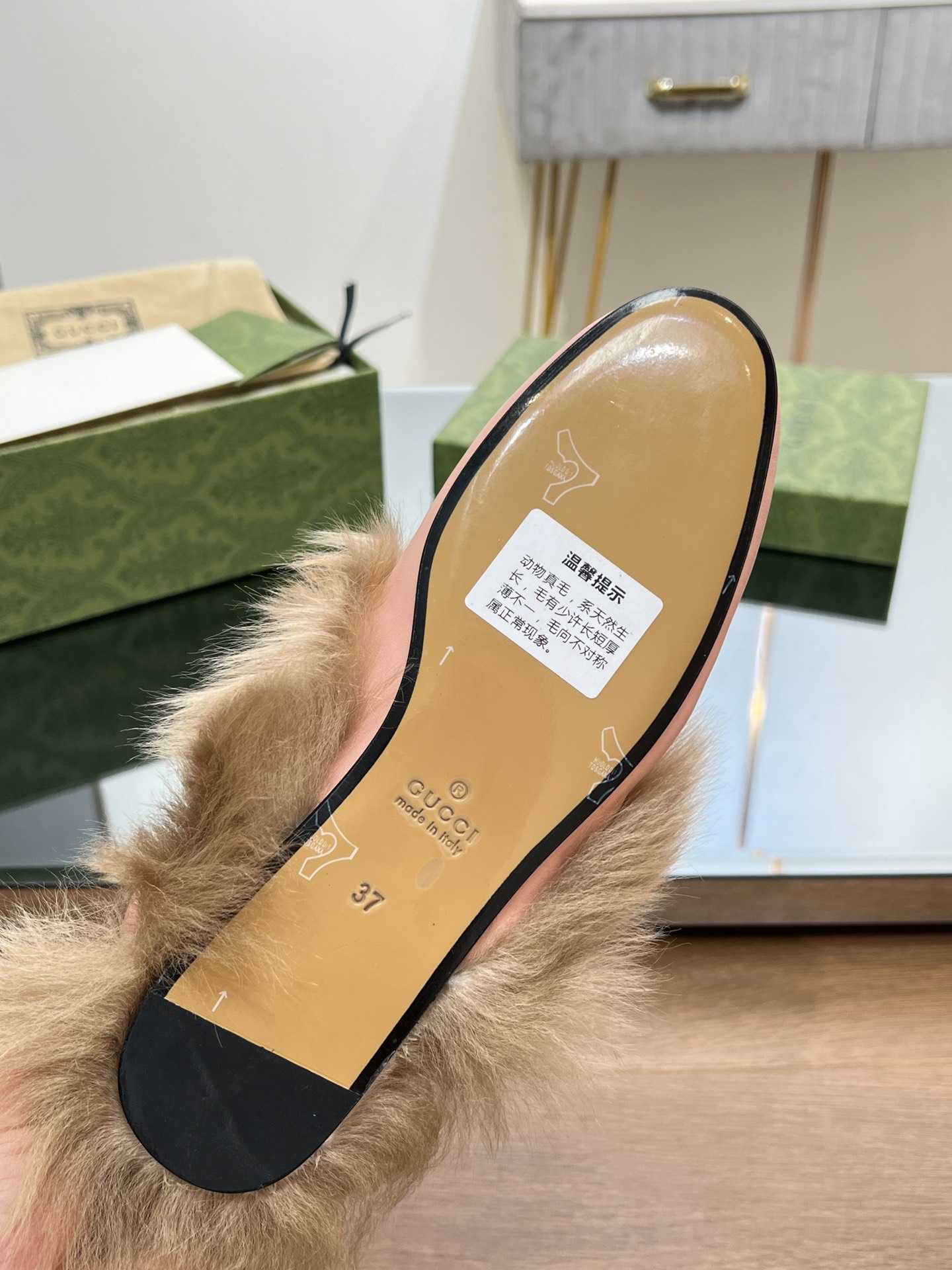 GUCCI グッチ フラットシューズ 本革 通勤 ファー付き ピンク - 画像 9