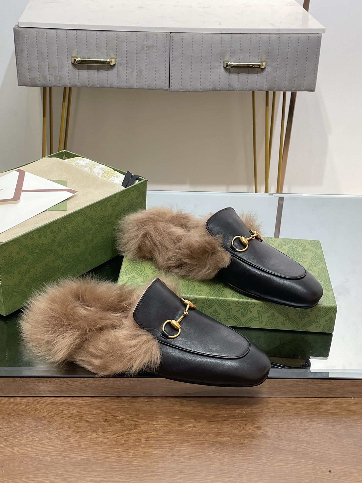 GUCCI グッチ ファー付きローファー ファー ローファー ブラック - 画像 2