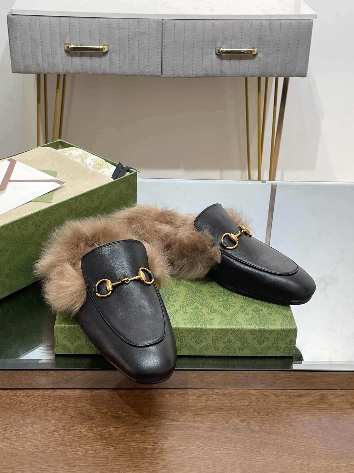 GUCCI グッチ ファー付きローファー ファー ローファー ブラック - 画像 4