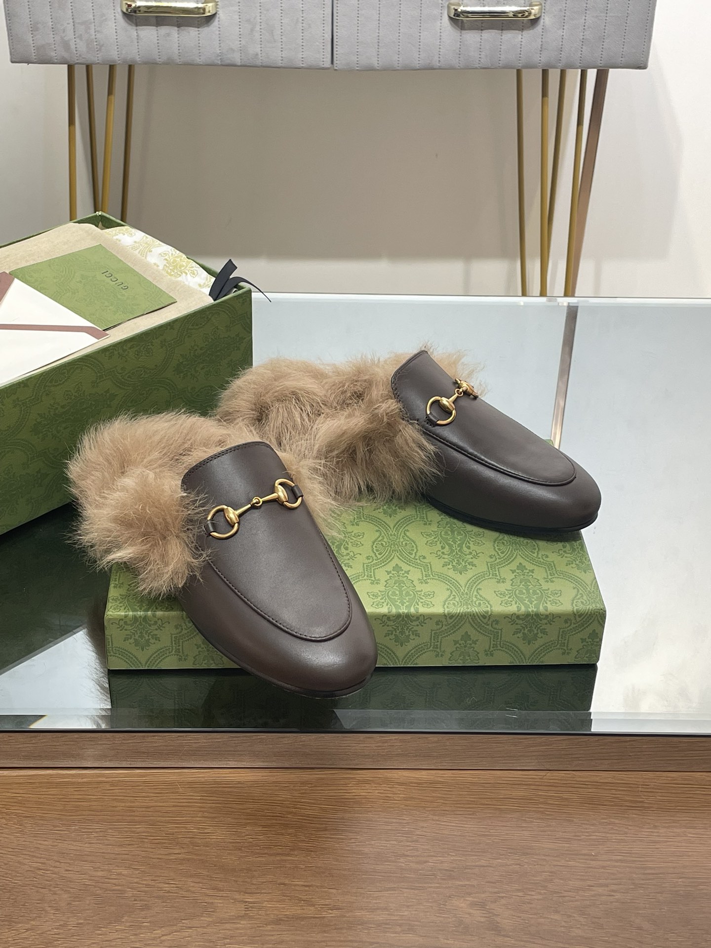 GUCCI グッチ フラットシューズ 本革 毛付き ローファー ブラック - 画像 4