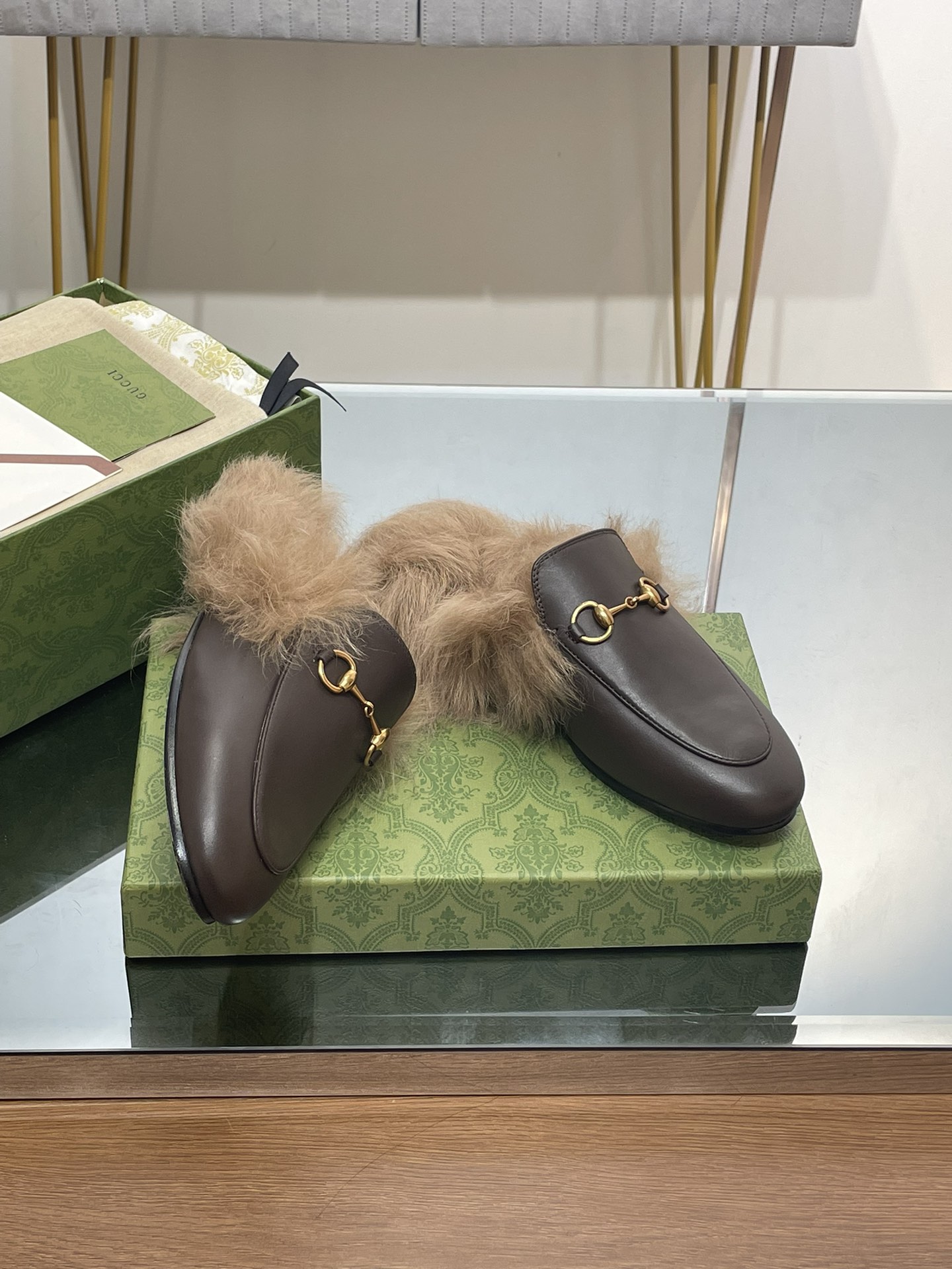 GUCCI グッチ フラットシューズ 本革 毛付き ローファー ブラック - 画像 9