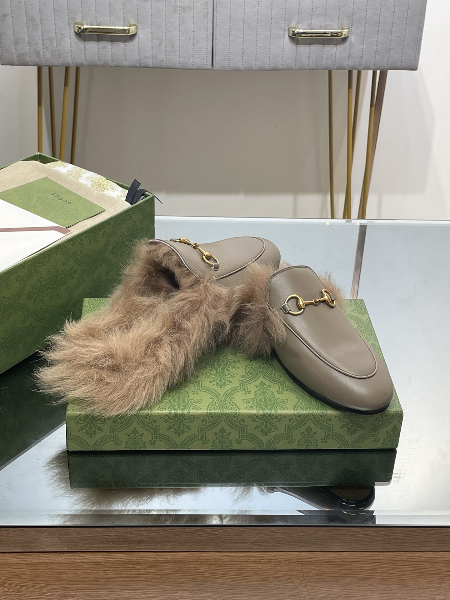 GUCCI グッチ フラットシューズ 本革 毛付き ファー ローファー ブラウン 全1色 - 画像 8