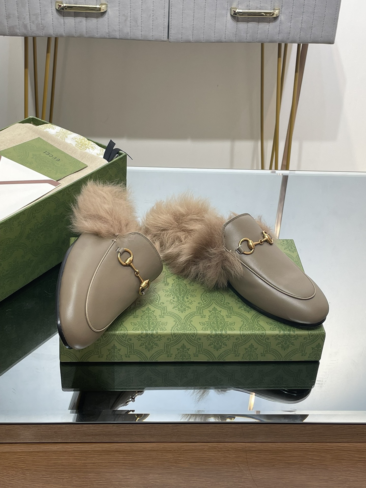 GUCCI グッチ フラットシューズ 本革 毛付き ファー ローファー ブラウン 全1色 - 画像 9