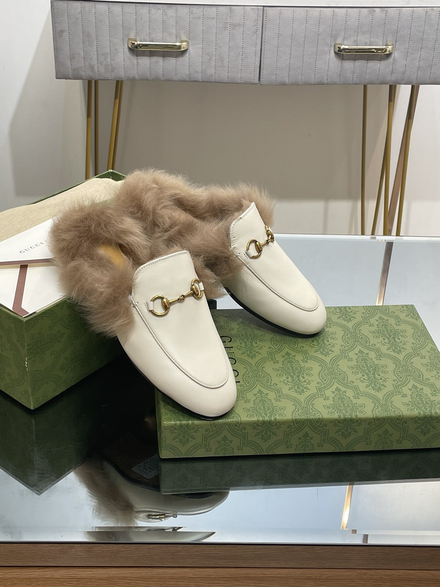GUCCI グッチ フラットシューズ 本革 軽量 ファー付き ブラック