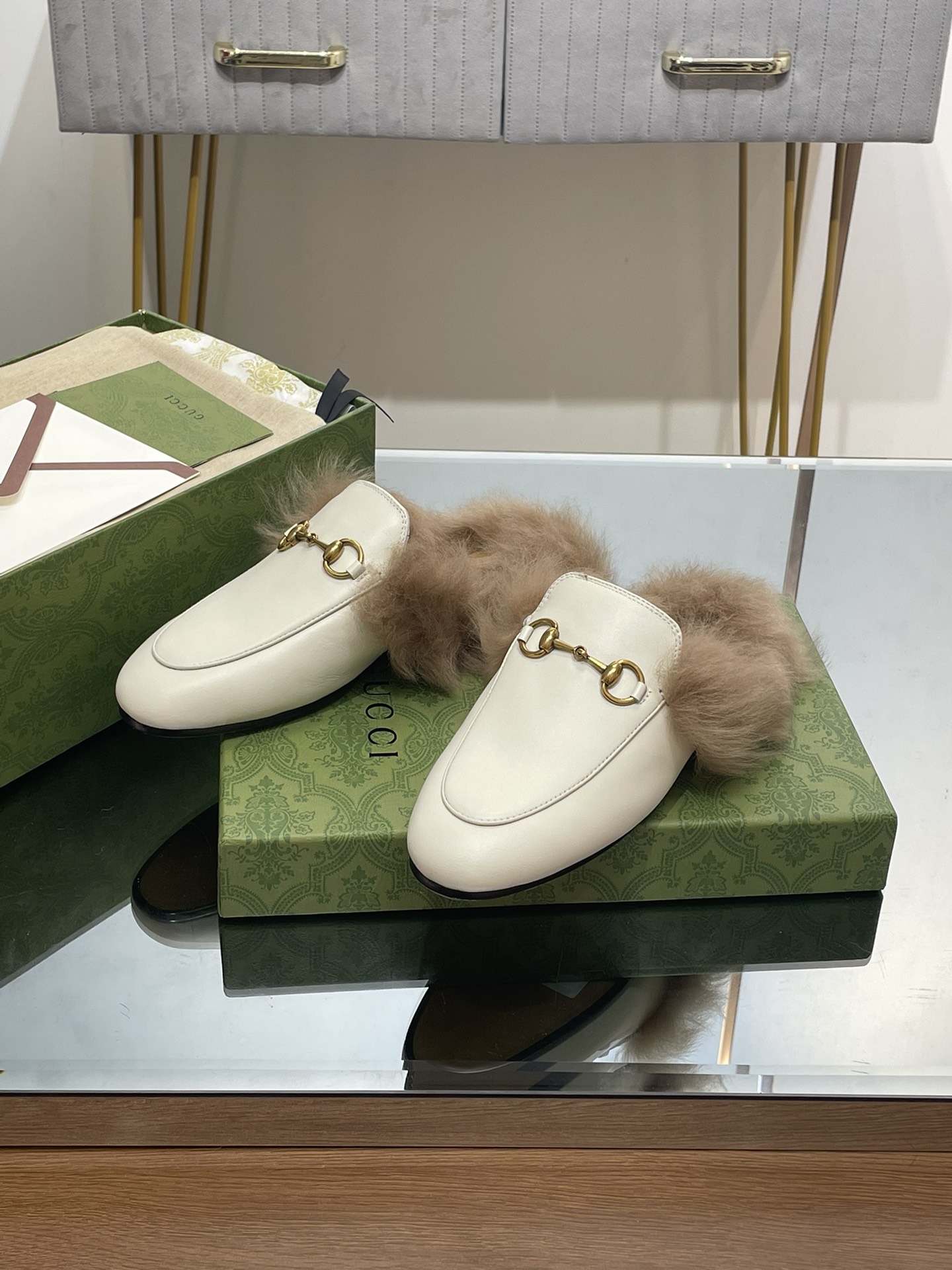 GUCCI グッチ フラットシューズ 本革 軽量 ファー付き ブラック - 画像 7