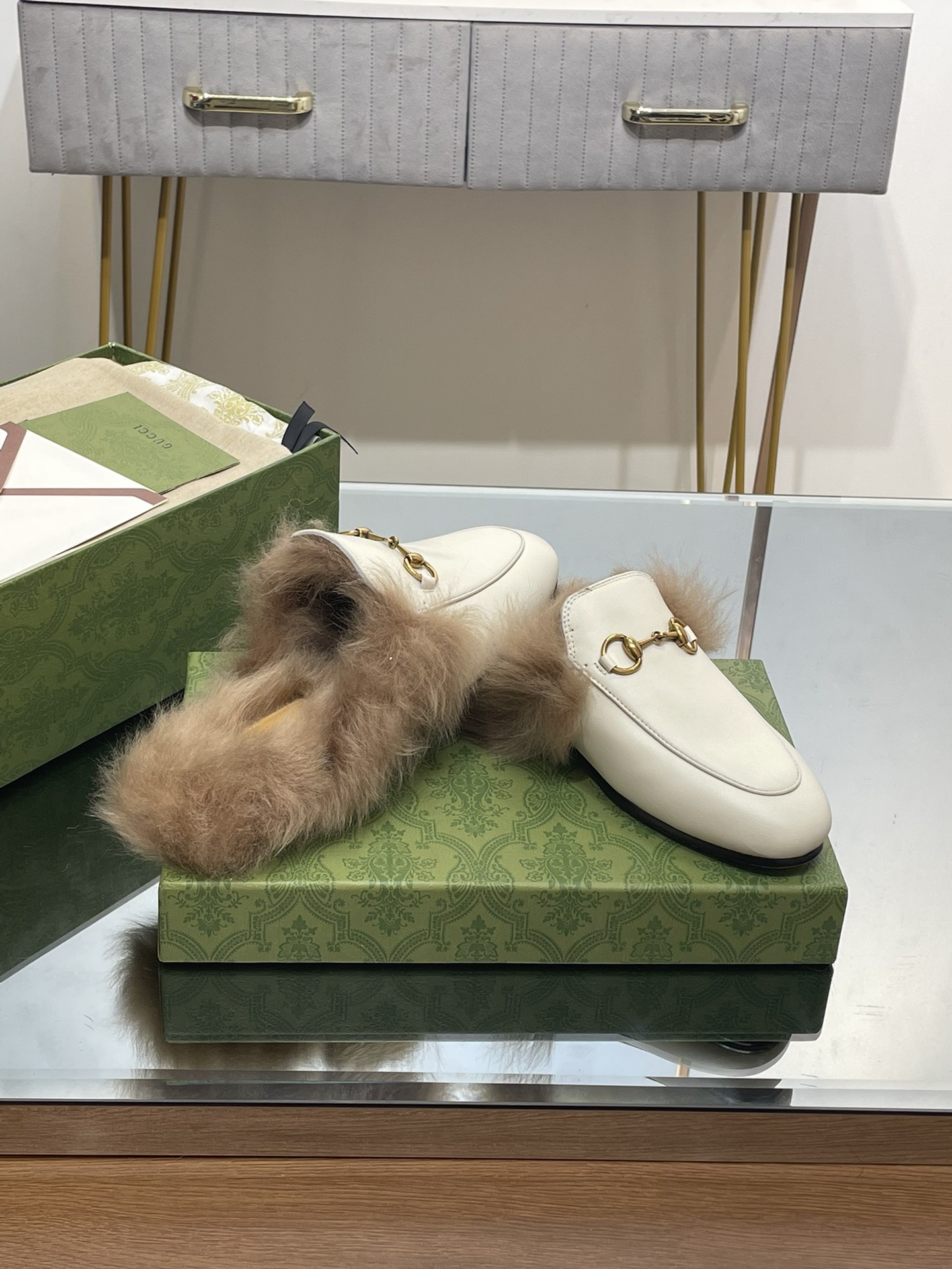 GUCCI グッチ フラットシューズ 本革 軽量 ファー付き ブラック - 画像 8