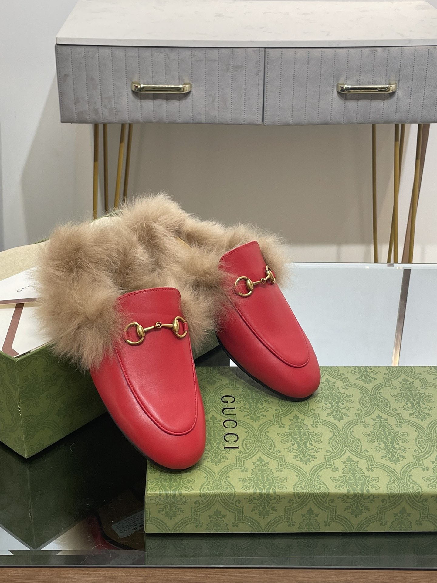 GUCCI グッチ フラットシューズ 本革 毛先 レッド