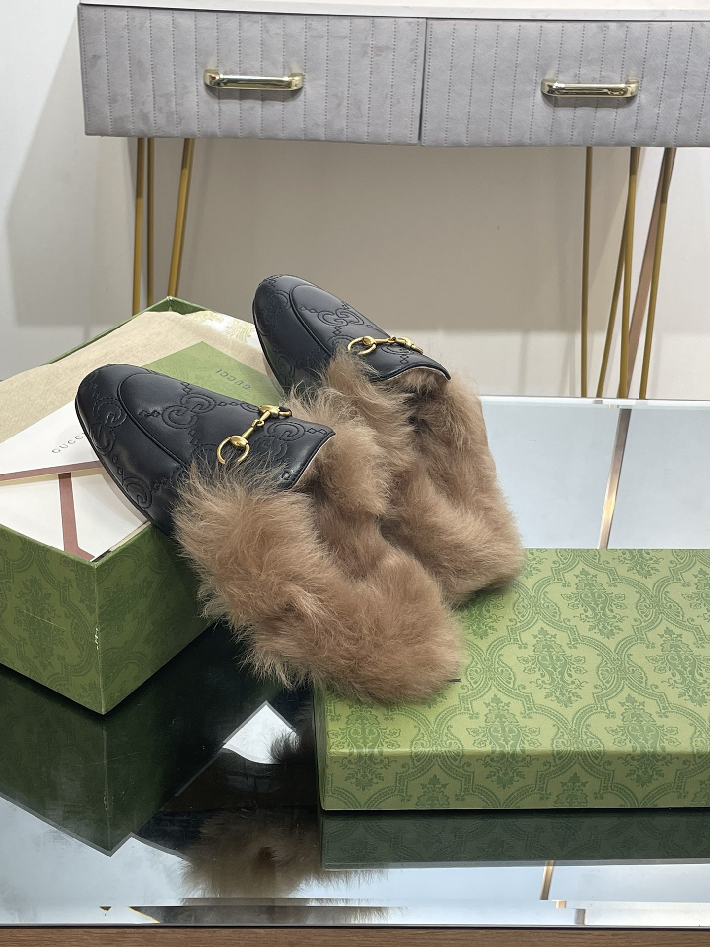 GUCCI グッチ フラットシューズ 本革 軽量 ファー付き ブラック - 画像 6