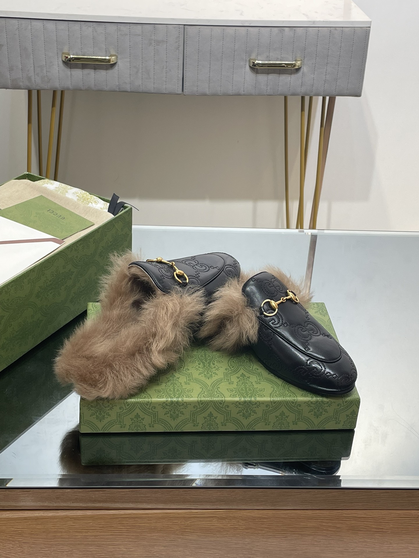 GUCCI グッチ フラットシューズ 本革 軽量 ファー付き ブラック - 画像 8