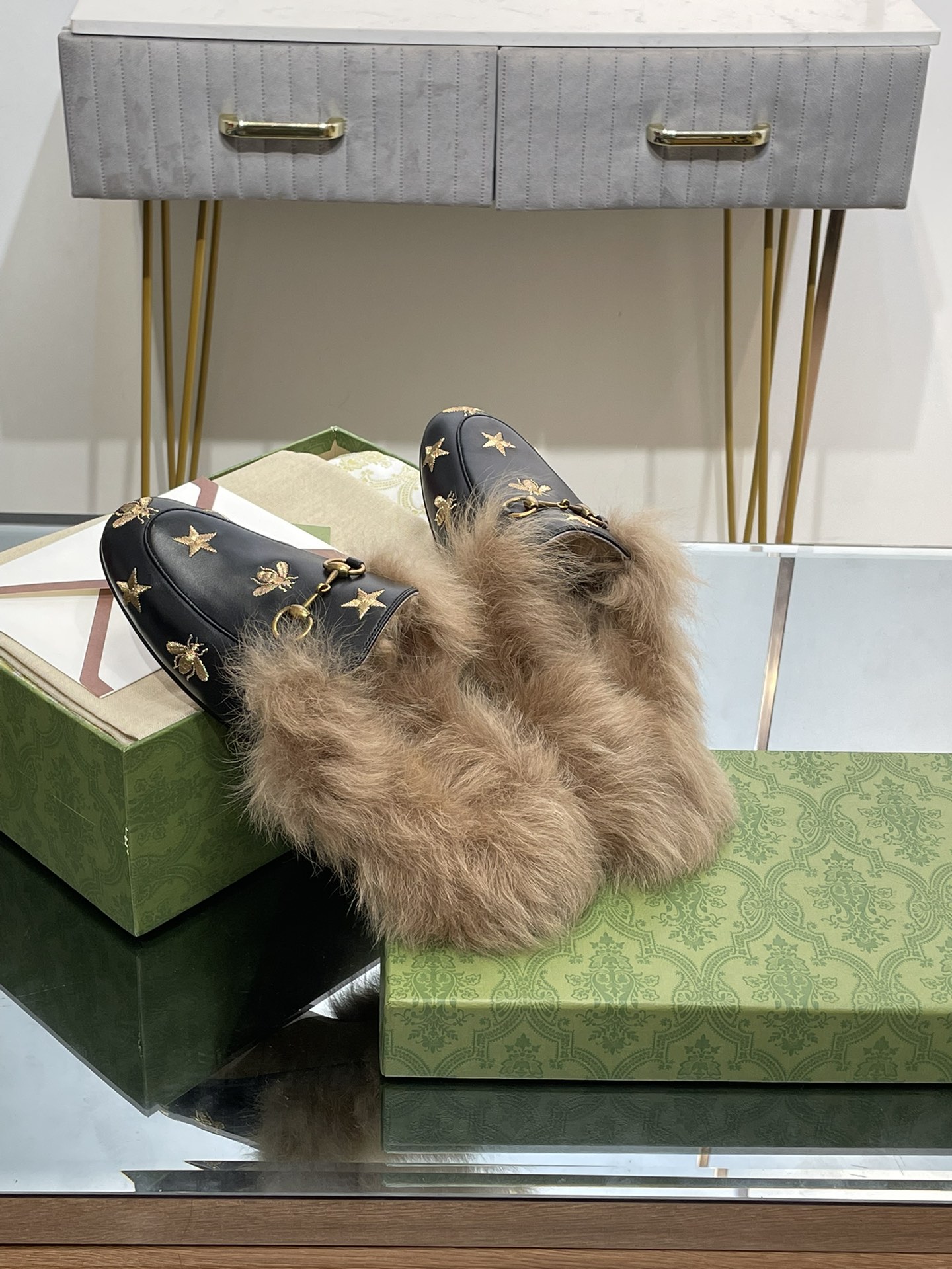 GUCCI グッチ フラットシューズ 本革 軽量 ファー付き ブラック - 画像 6