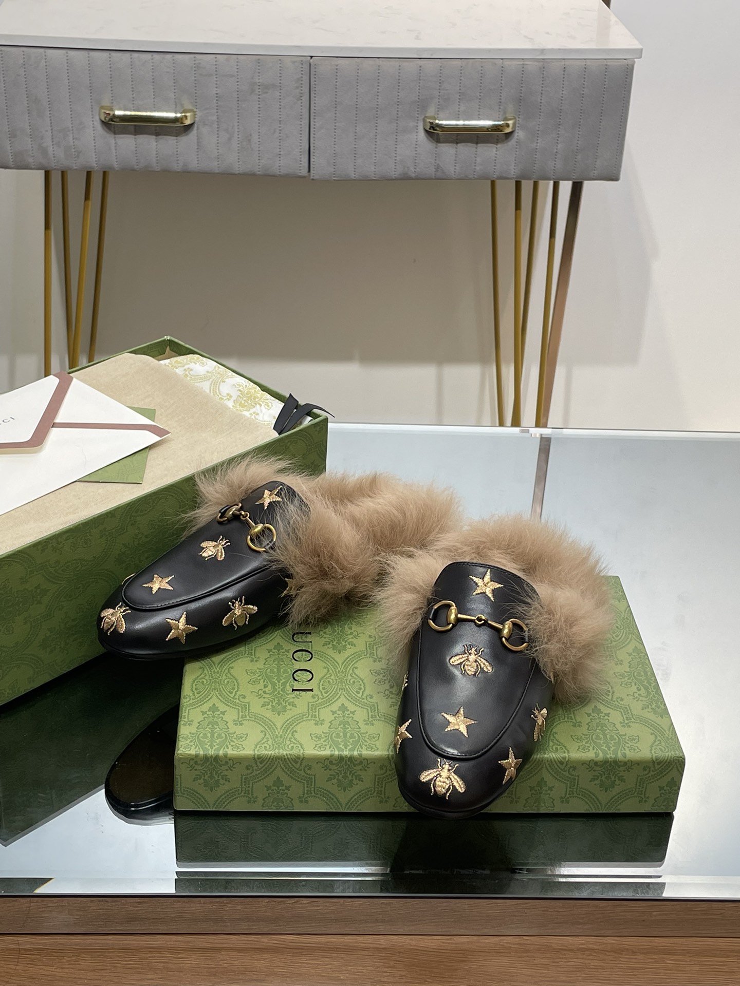 GUCCI グッチ フラットシューズ 本革 軽量 ファー付き ブラック - 画像 7