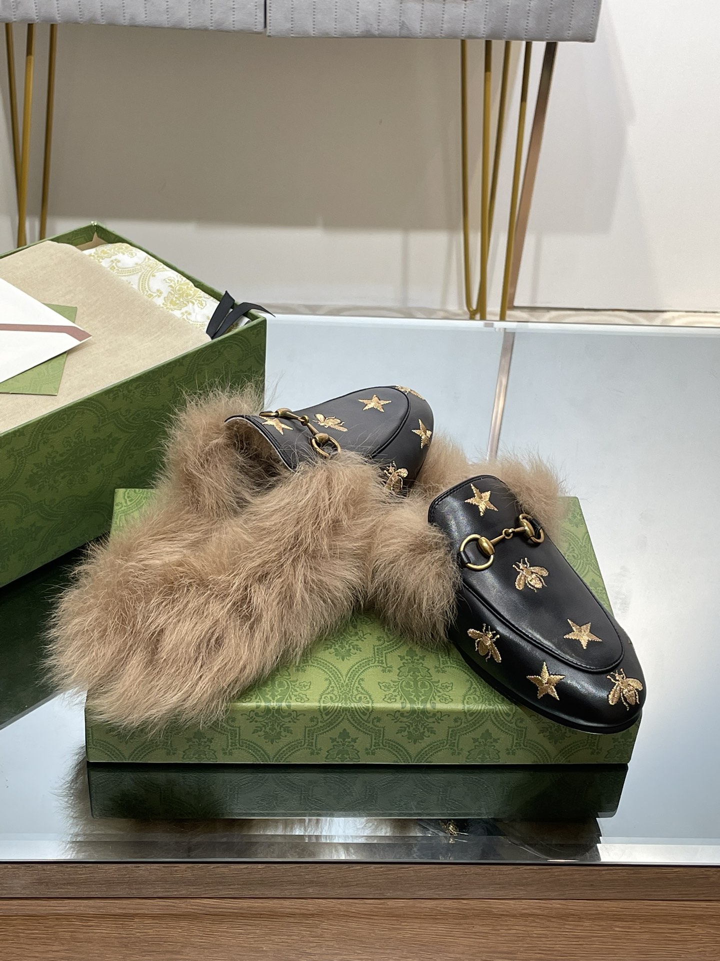 GUCCI グッチ フラットシューズ 本革 軽量 ファー付き ブラック - 画像 8