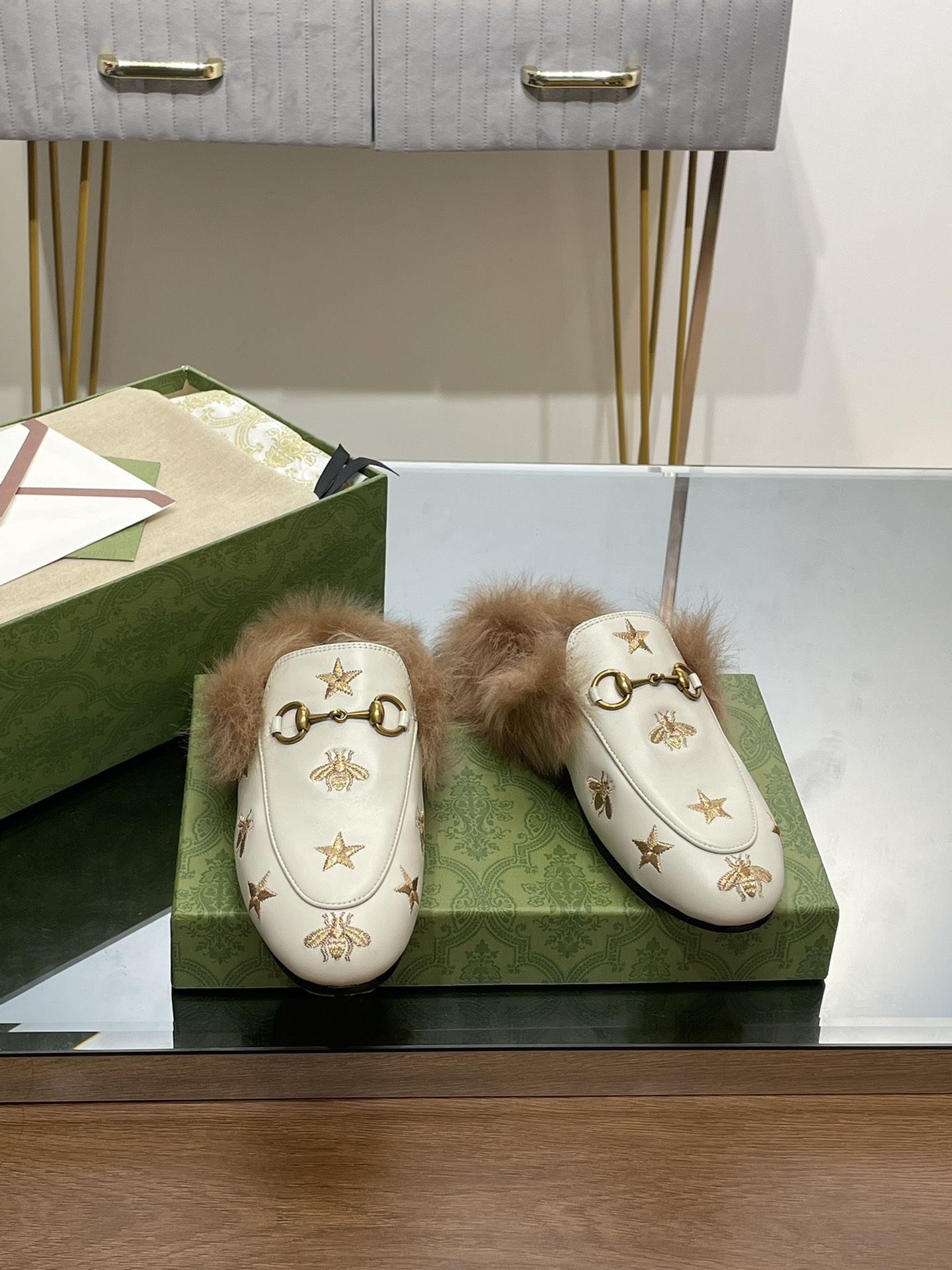 GUCCI グッチ フラットシューズ 本革 軽量 毛先 ファー ベージュ - 画像 2