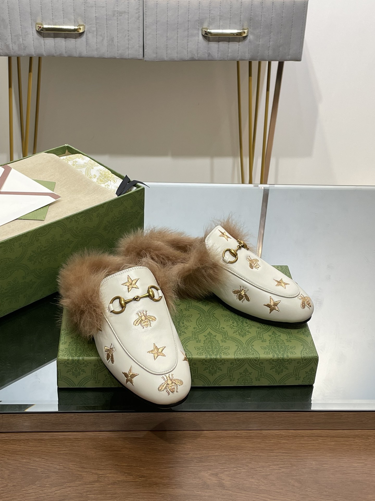 GUCCI グッチ フラットシューズ 本革 軽量 毛先 ファー ベージュ - 画像 3