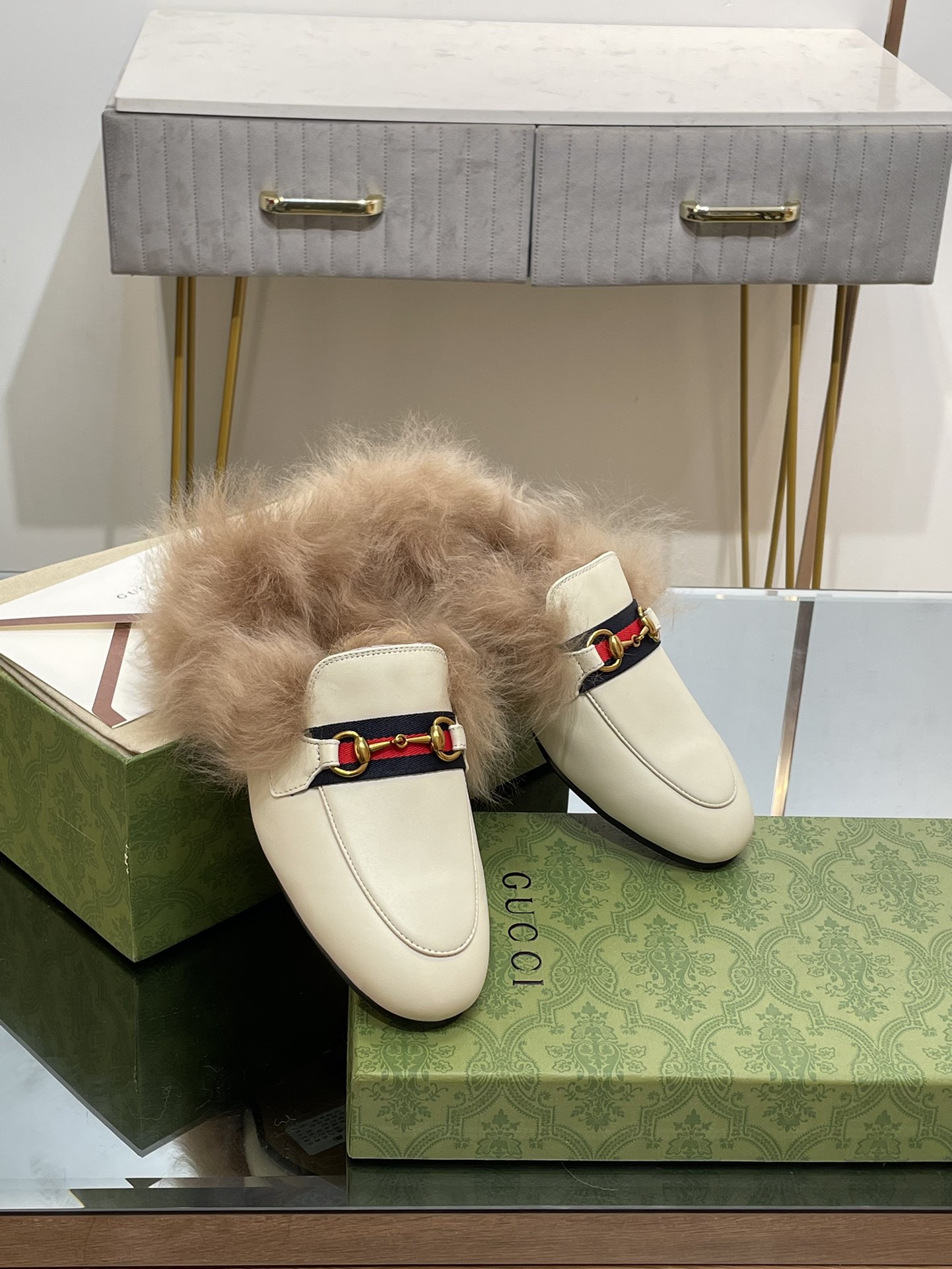 GUCCI グッチ フラットシューズ 本革 軽量 ファー付き ブラック