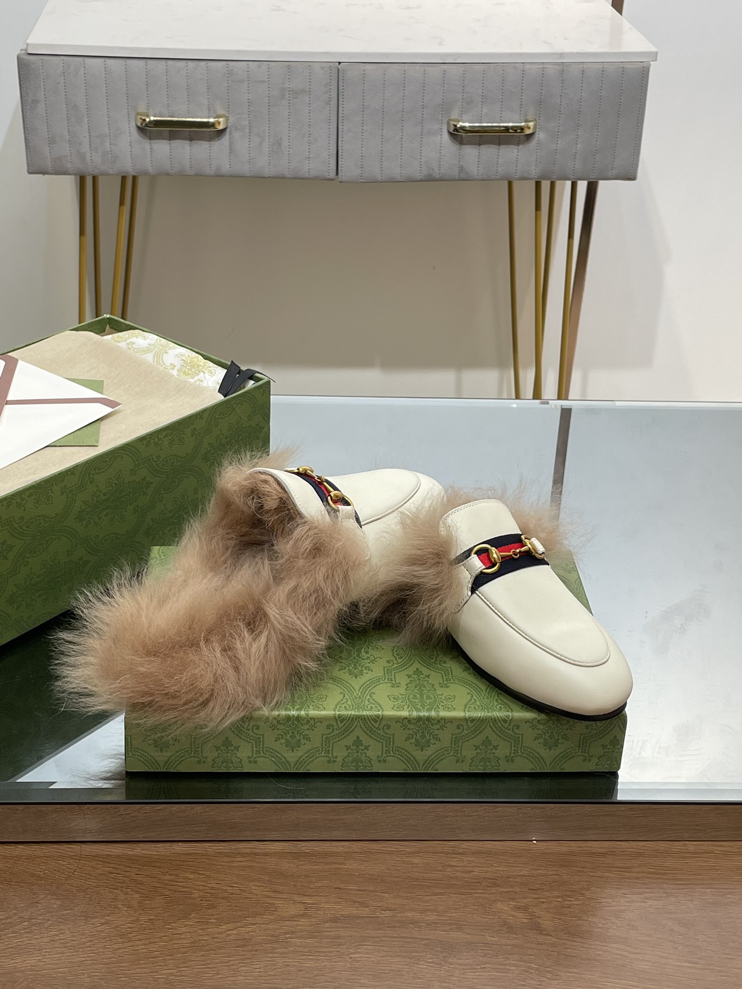 GUCCI グッチ フラットシューズ 本革 軽量 ファー付き ブラック - 画像 6