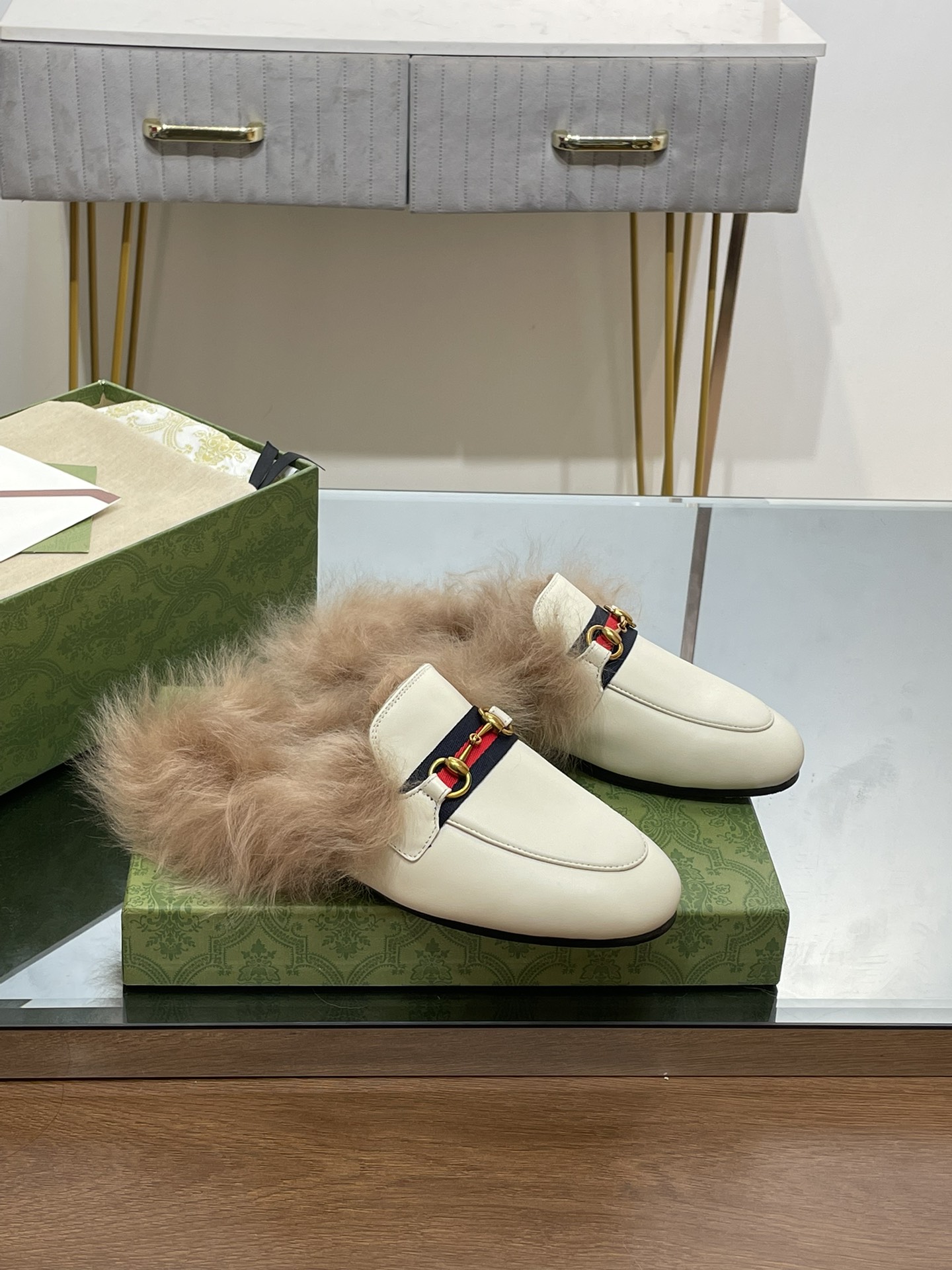 GUCCI グッチ フラットシューズ 本革 軽量 ファー付き ブラック - 画像 7
