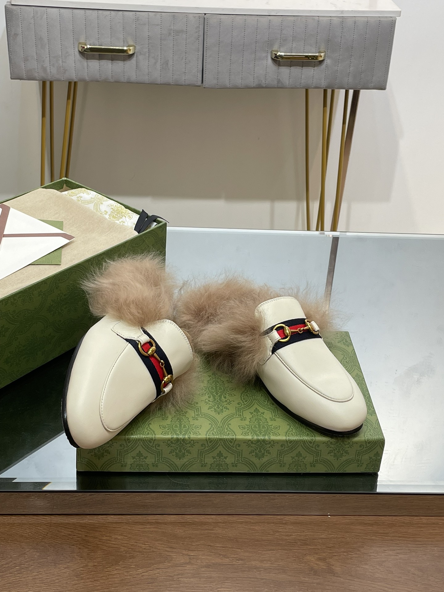 GUCCI グッチ フラットシューズ 本革 軽量 ファー付き ブラック - 画像 8