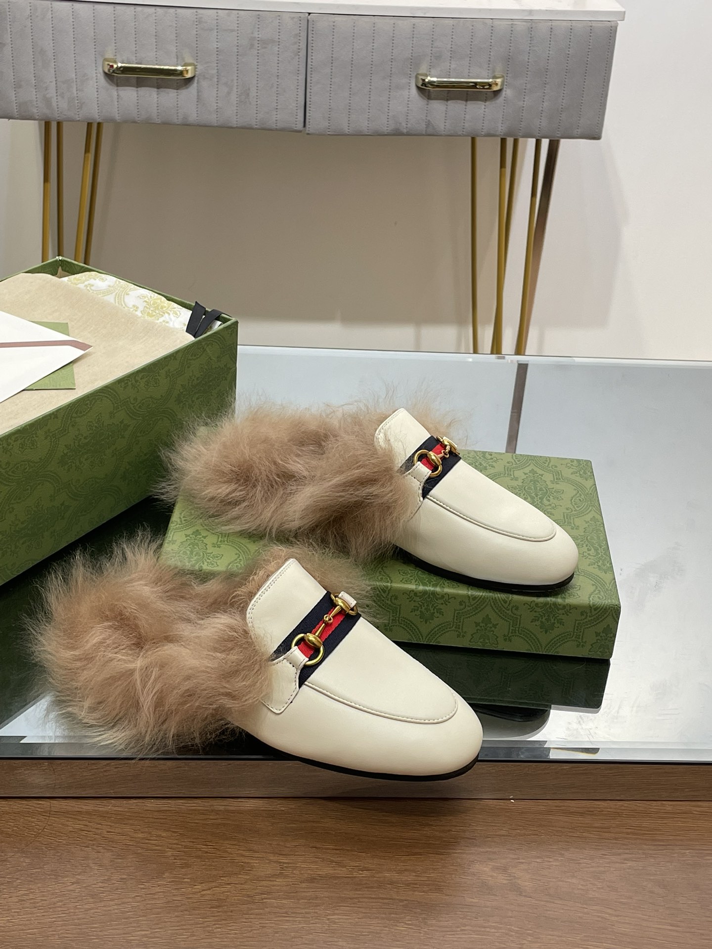 GUCCI グッチ フラットシューズ 本革 軽量 ファー付き ブラック - 画像 9