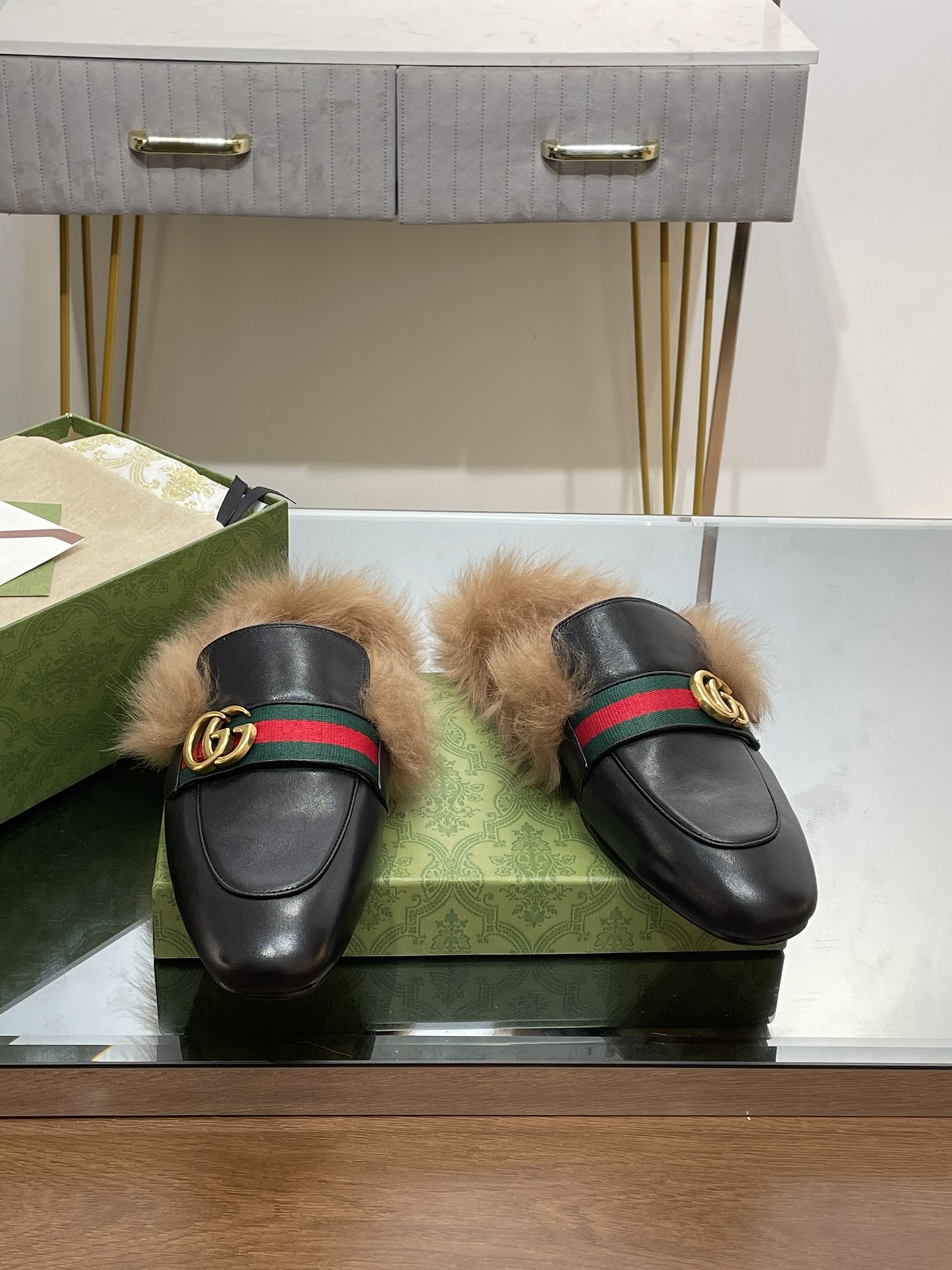 GUCCI グッチ フラットシューズ 本革 毛先 ローファー ブラック