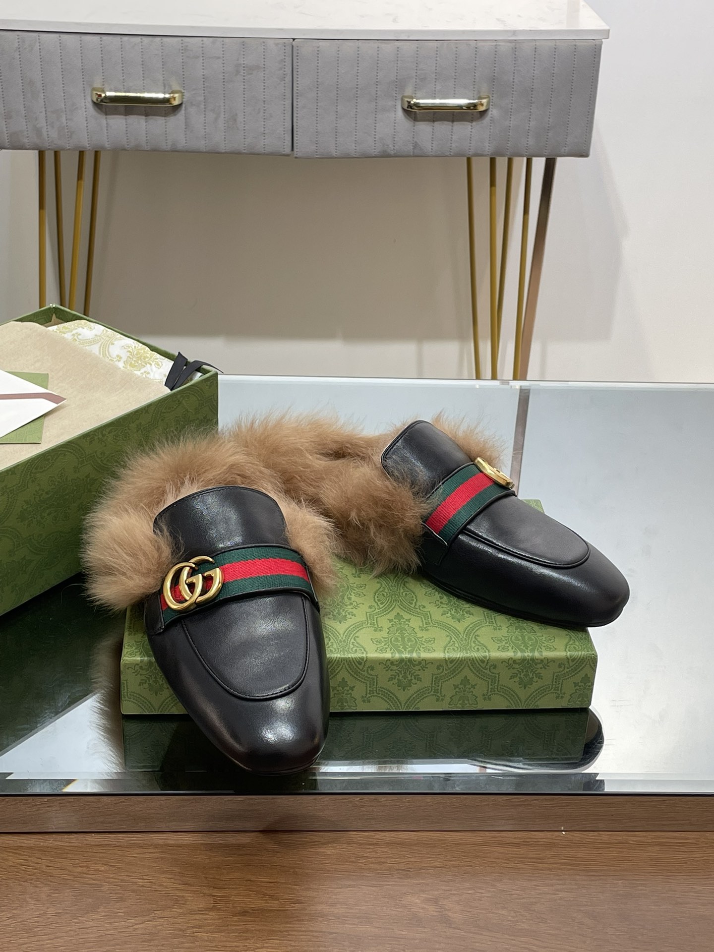 GUCCI グッチ フラットシューズ 本革 毛先 ローファー ブラック - 画像 2