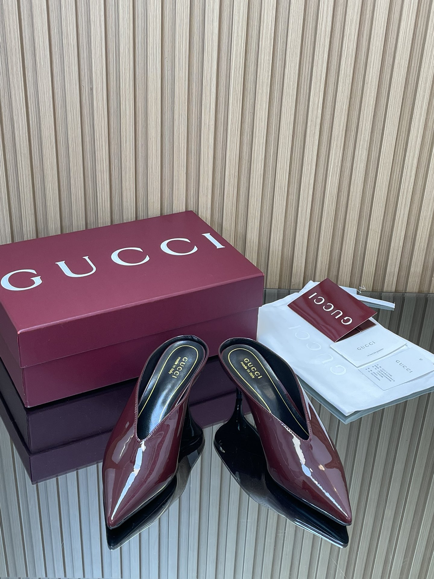 GUCCI グッチ フラットシューズ 本革 通勤 ブラック - 画像 2