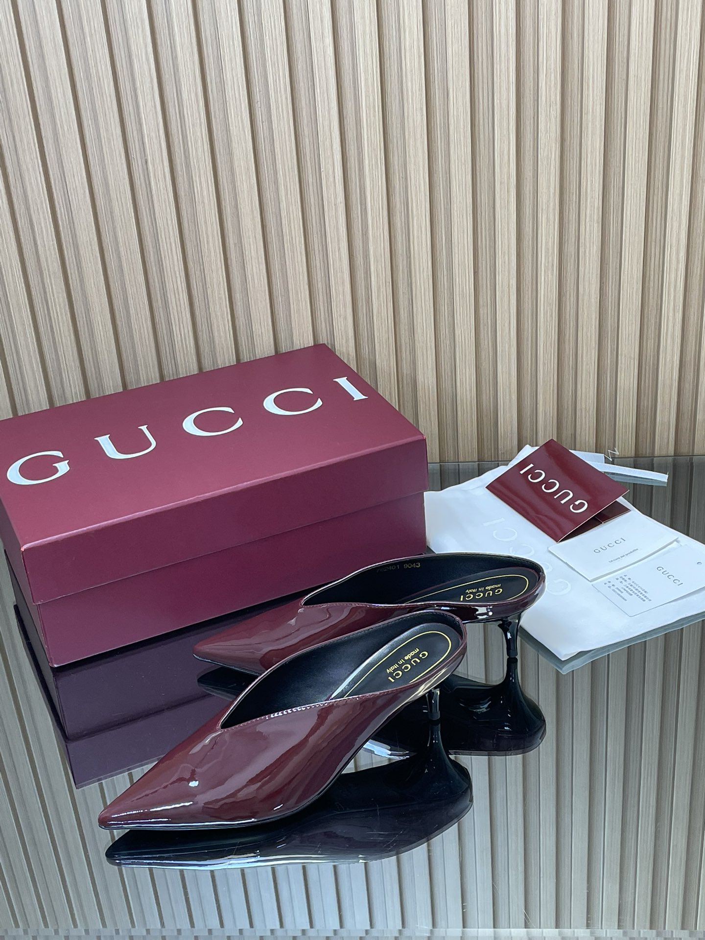 GUCCI グッチ フラットシューズ 本革 通勤 ブラック - 画像 4