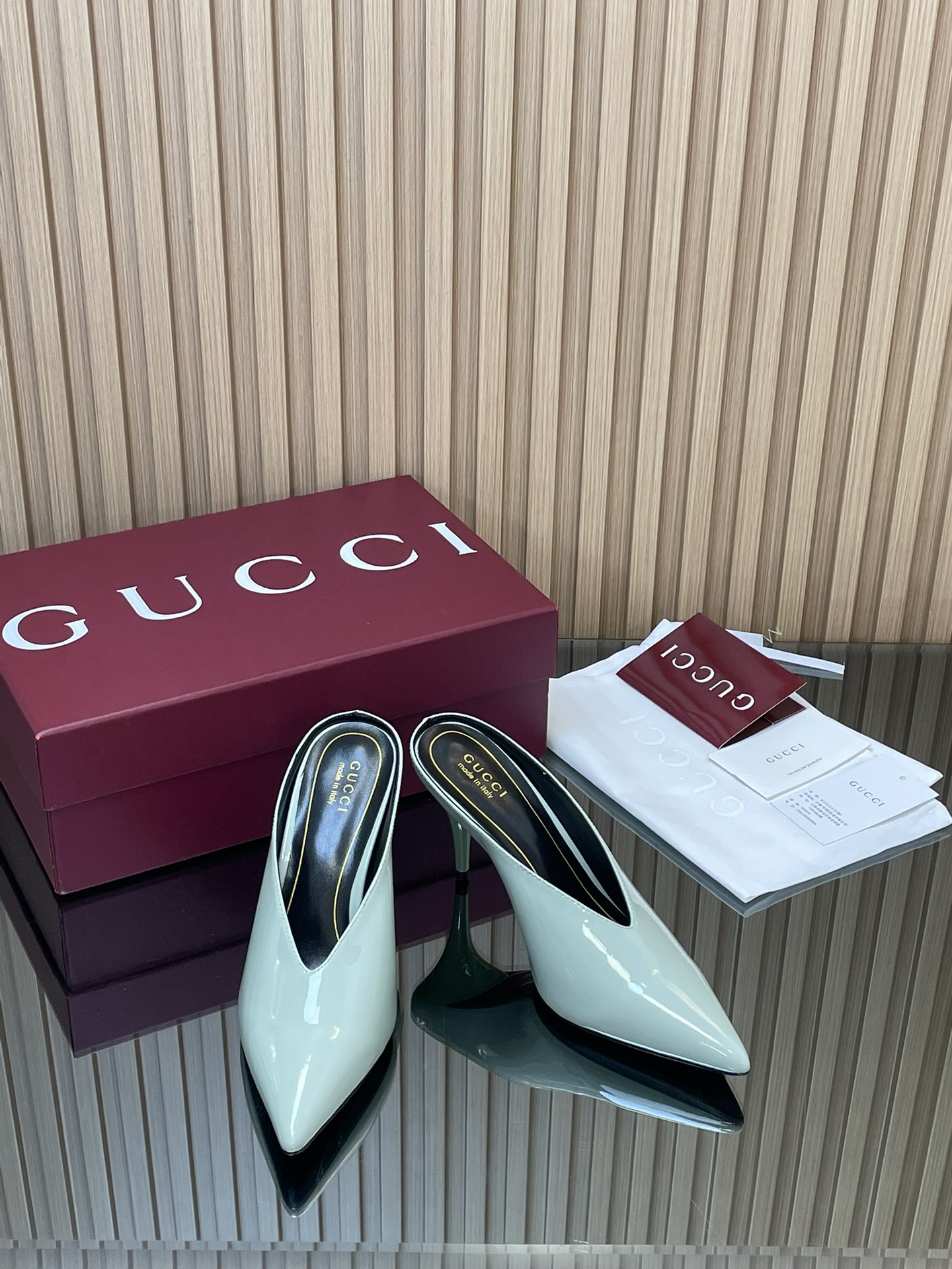 GUCCI グッチ ローファー ポインテッドトゥ レースアップ ブラック 全1色 - 画像 2