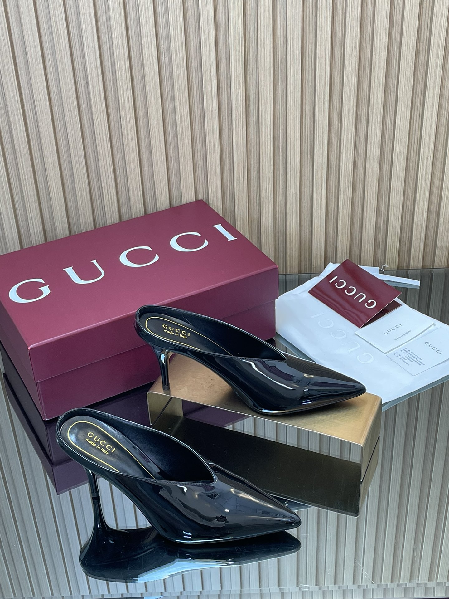 GUCCI グッチ フラットシューズ 本革 ブラック