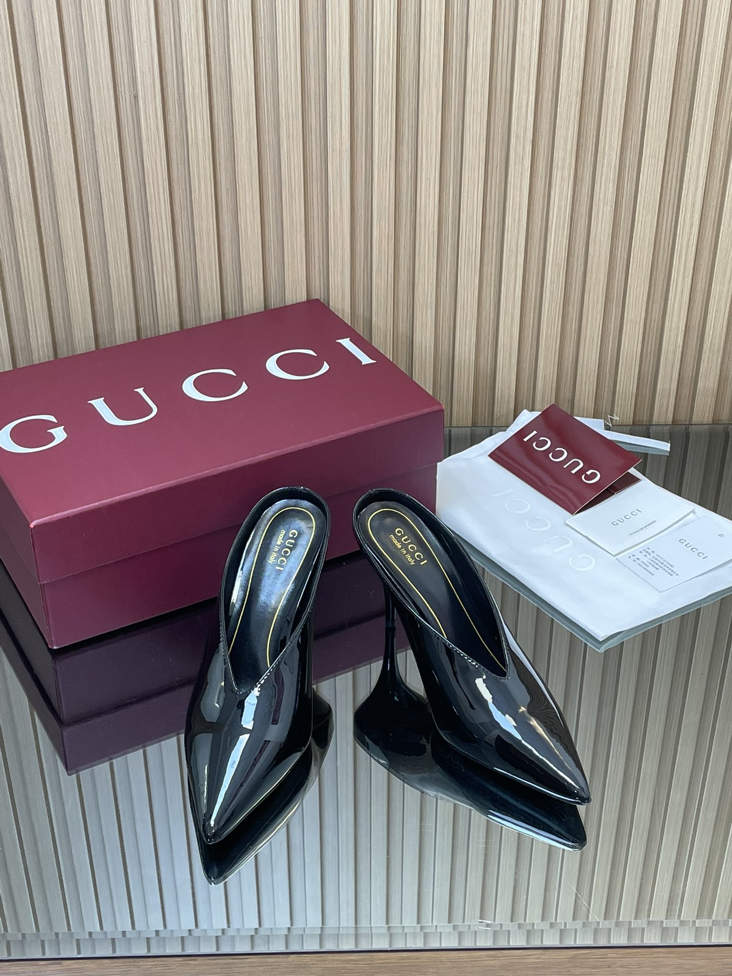 GUCCI グッチ フラットシューズ 本革 ブラック - 画像 2