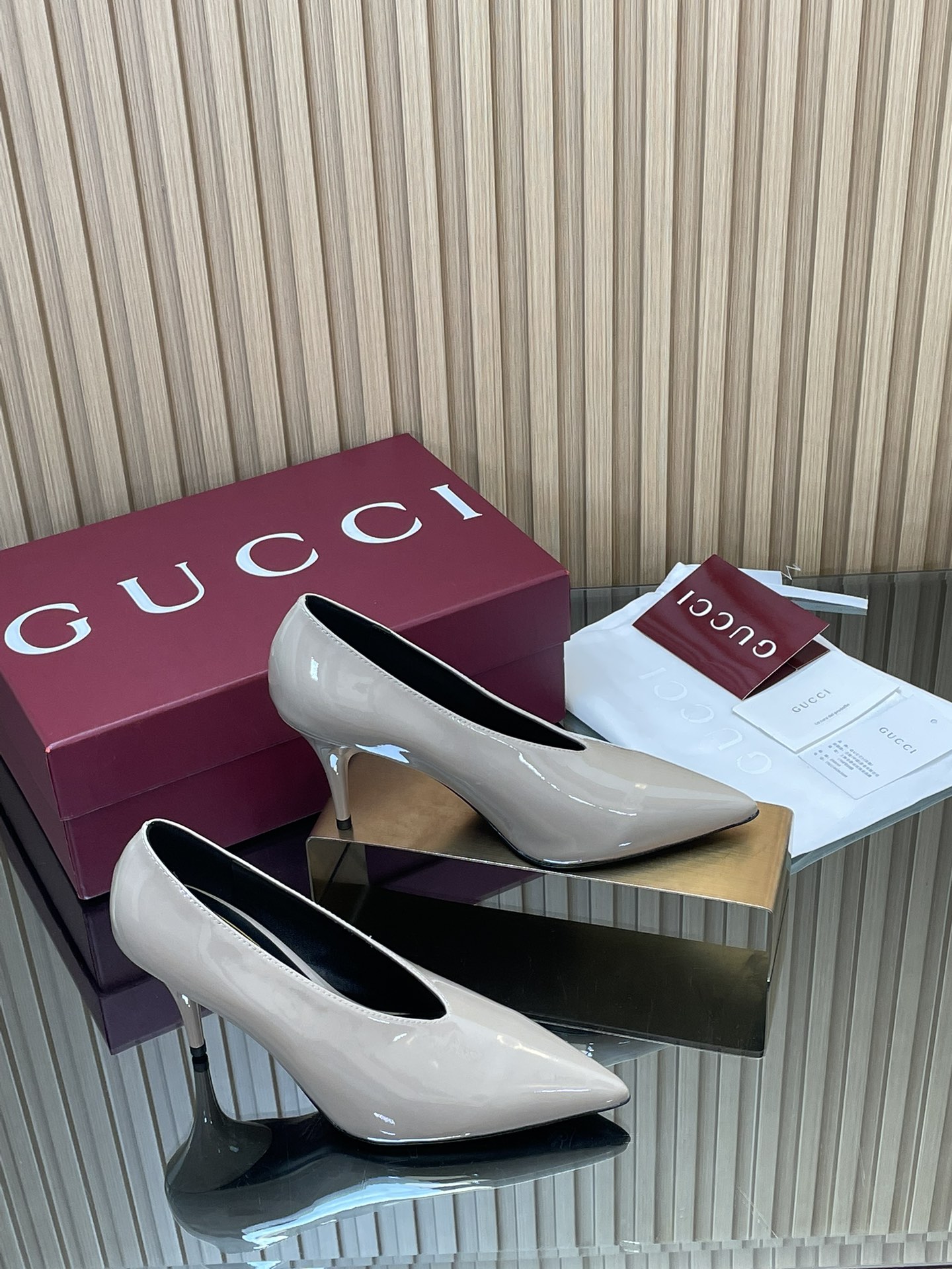 GUCCI グッチ ヘeled ポインテッドトゥ レースアップ ブラック 445833