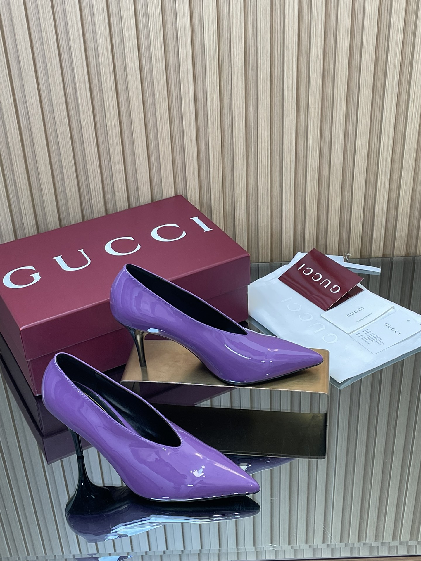 GUCCI グッチ パンプス 本革 ポインテッドトゥ 黒ヒール パープル