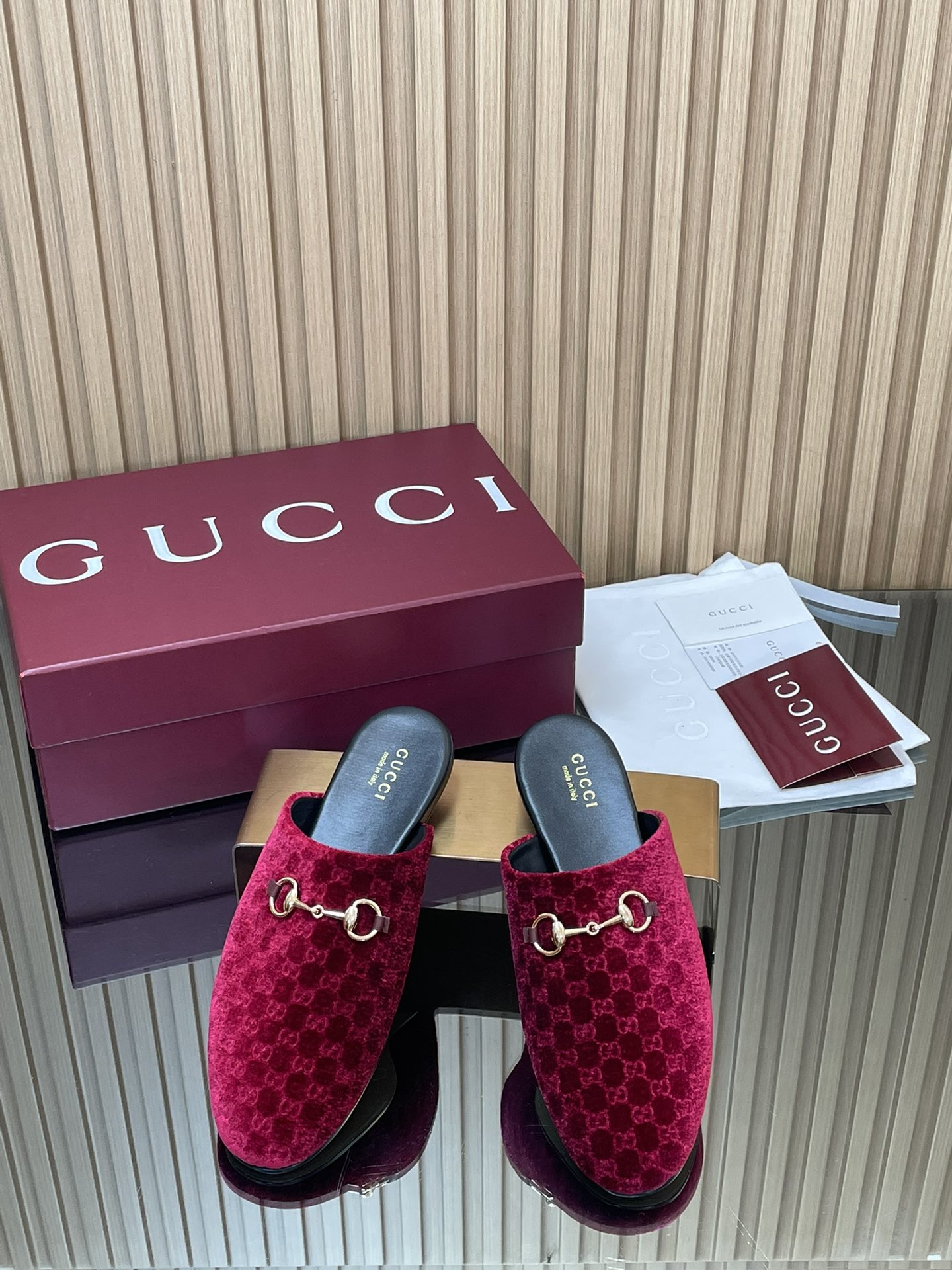 GUCCI グッチ フラットシューズ 本革 メンズ レディース レッド 全1色