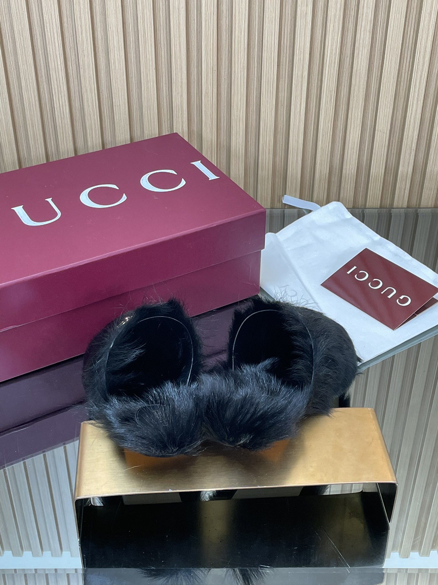 GUCCI グッチ ファークロッグス 本革 ファー ブラック - 画像 5