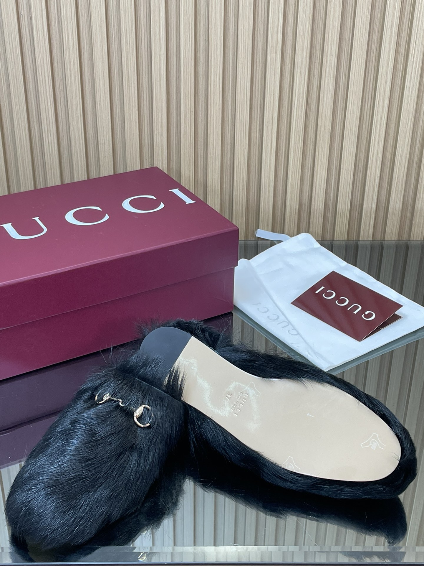 GUCCI グッチ ファークロッグス 本革 ファー ブラック - 画像 9