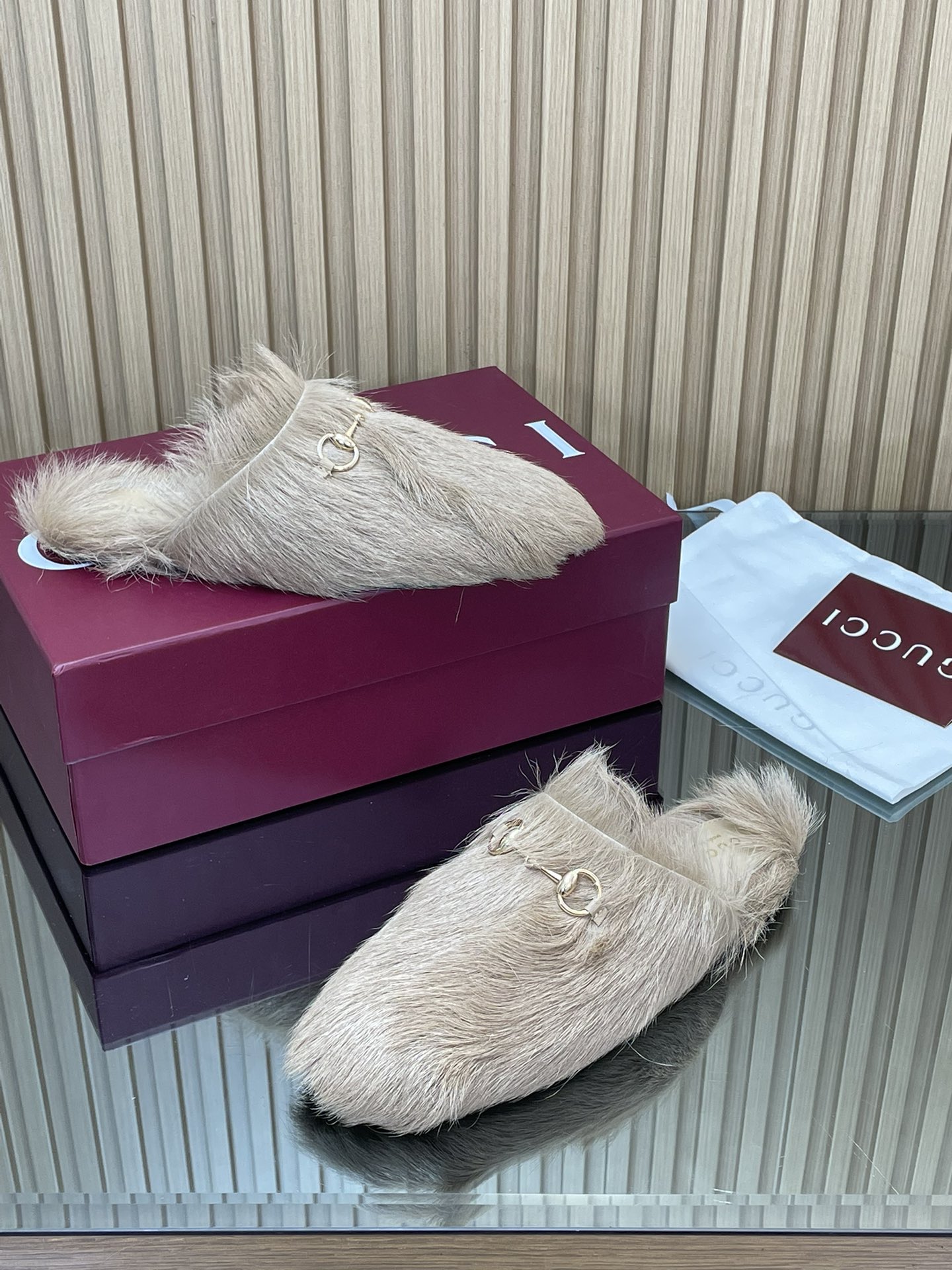 GUCCI グッチ ファー フラットシューズ ブラック