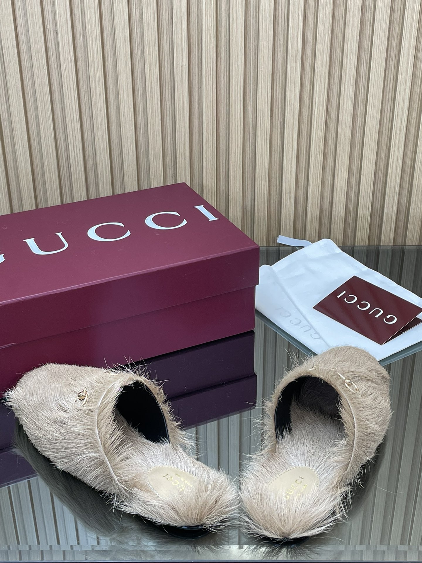 GUCCI グッチ ファー フラットシューズ ブラック - 画像 8