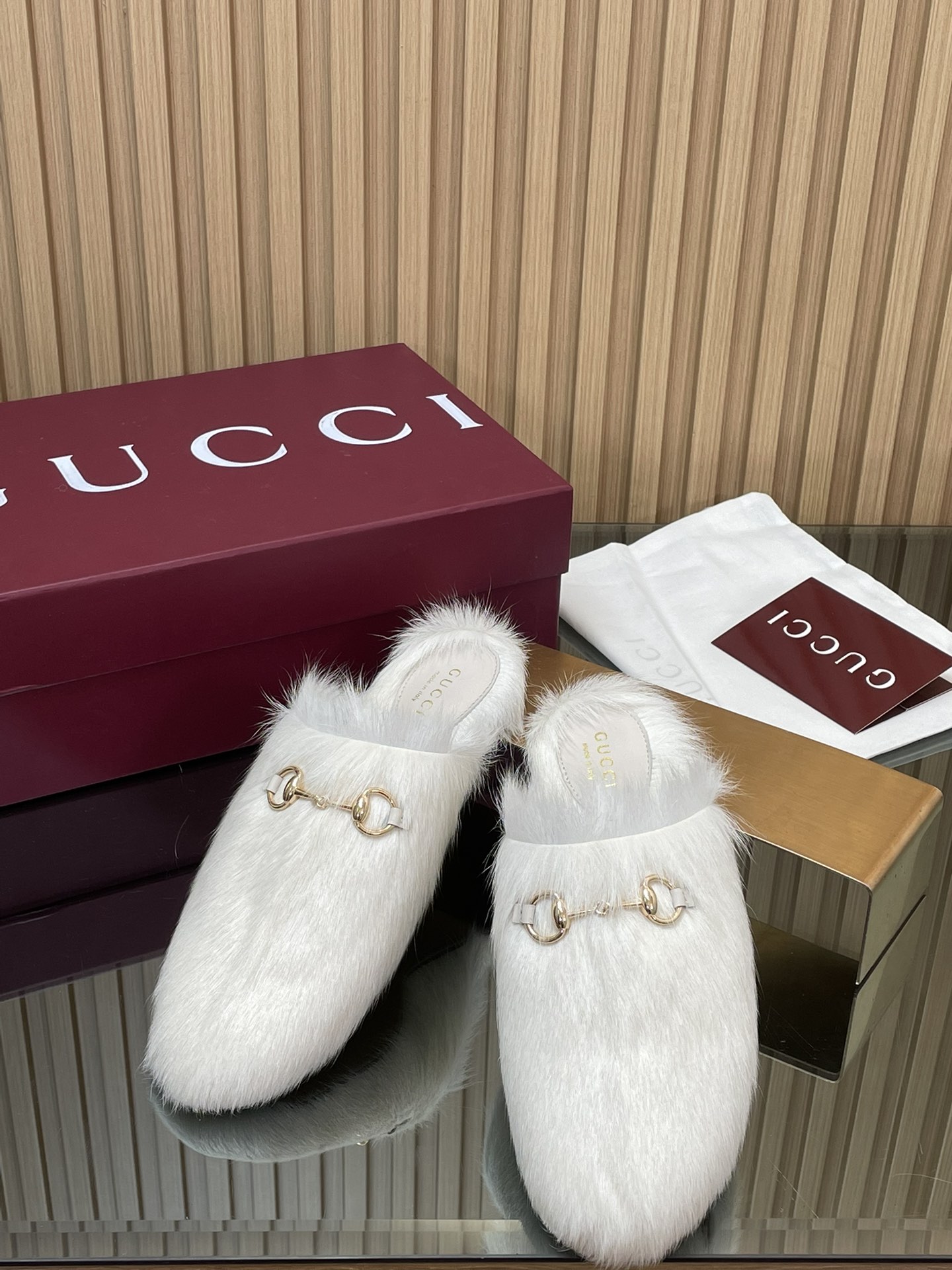 GUCCI グッチ フラットシューズ 本革 通勤 ブラック - 画像 2