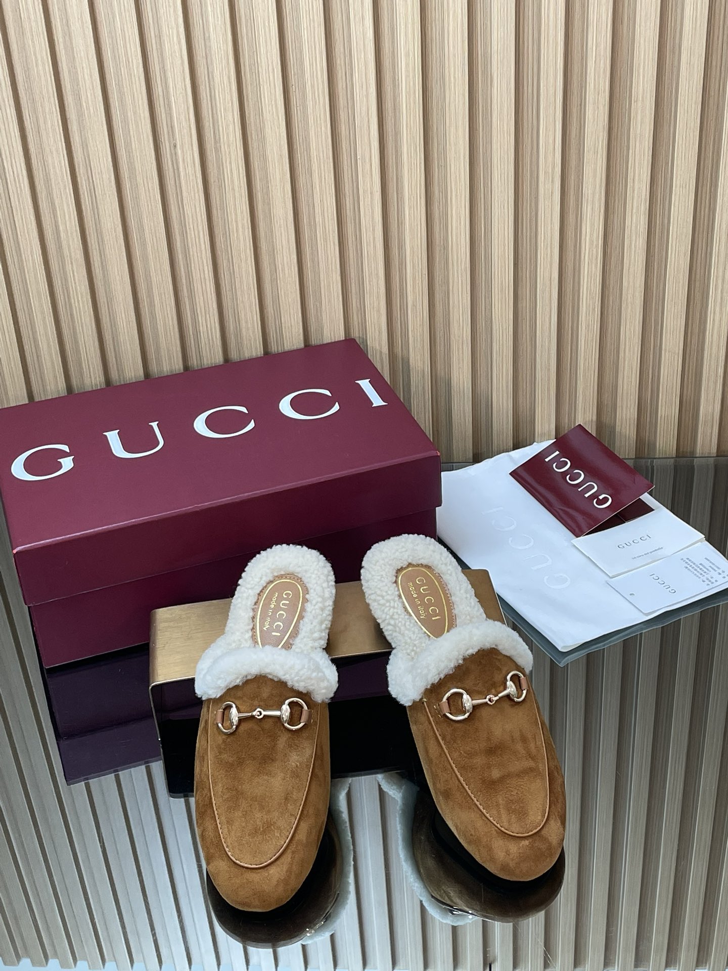 GUCCI グッチ フラットシューズ 本革 軽量 ブラック ベージュ 全2色