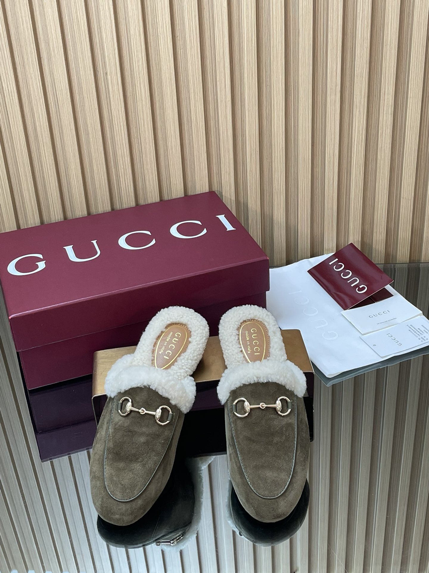 GUCCI グッチ フラットシューズ 本革 軽量 ブラック