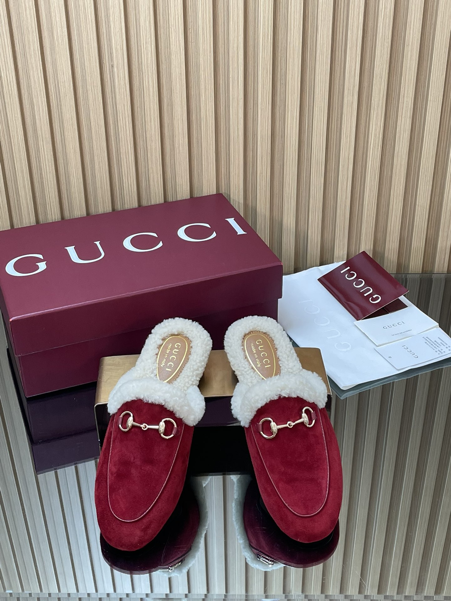 GUCCI グッチ フラットシューズ 本革 軽量 ファー付き ブラック レッド グリーン ベージュ 全4色