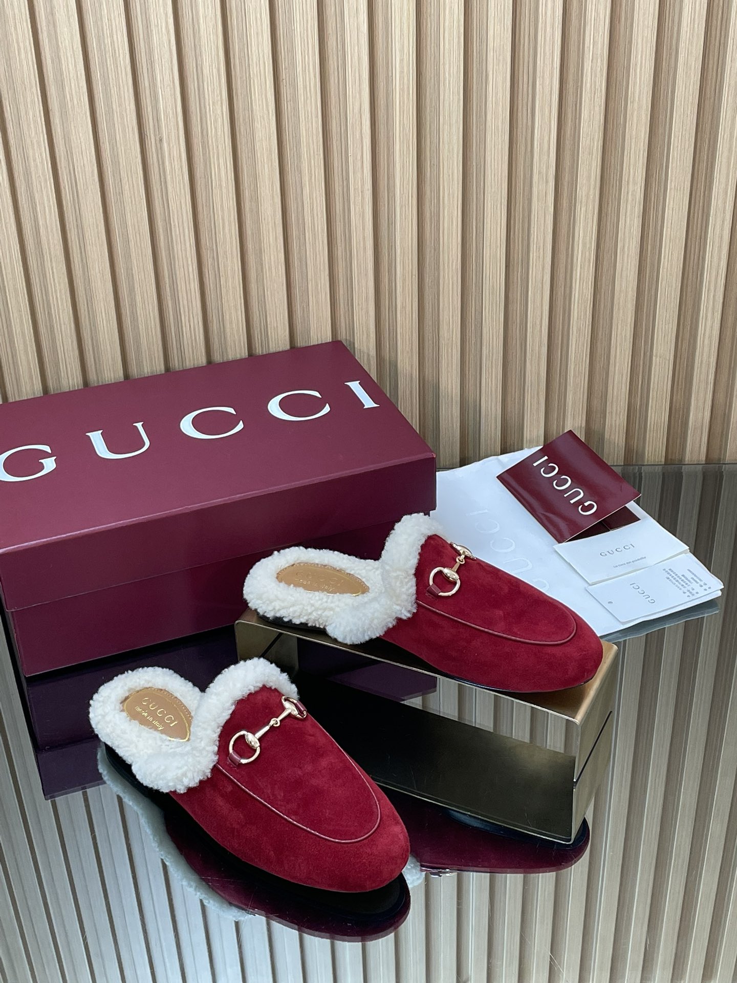 GUCCI グッチ フラットシューズ 本革 軽量 ファー付き ブラック レッド グリーン ベージュ 全4色 - 画像 2