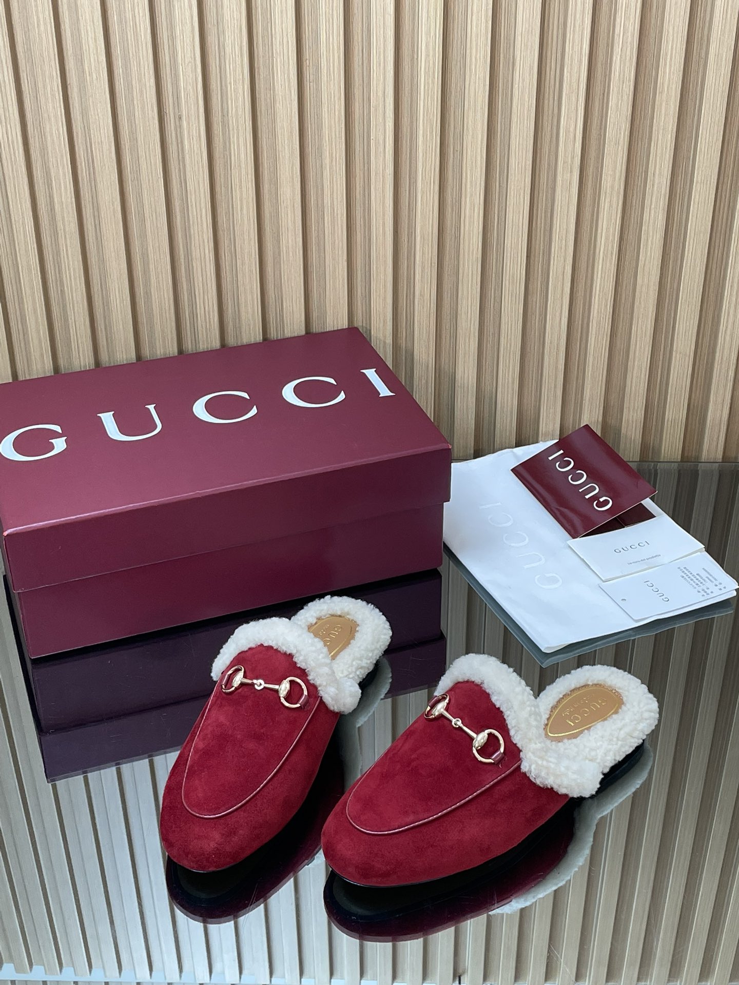 GUCCI グッチ フラットシューズ 本革 軽量 ファー付き ブラック レッド グリーン ベージュ 全4色 - 画像 3