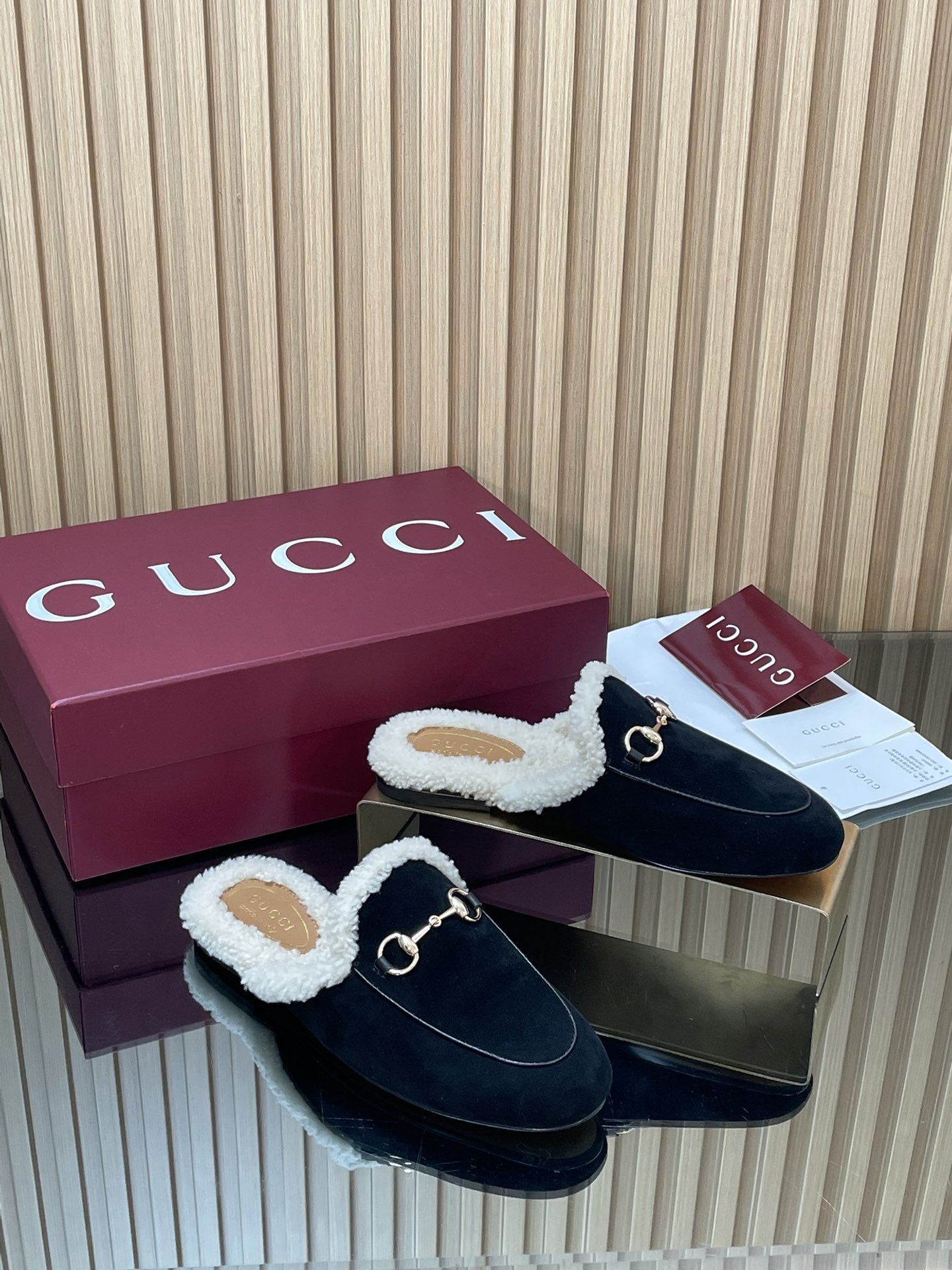 GUCCI グッチ フラットシューズ 本革 軽量 ブラック - 画像 2