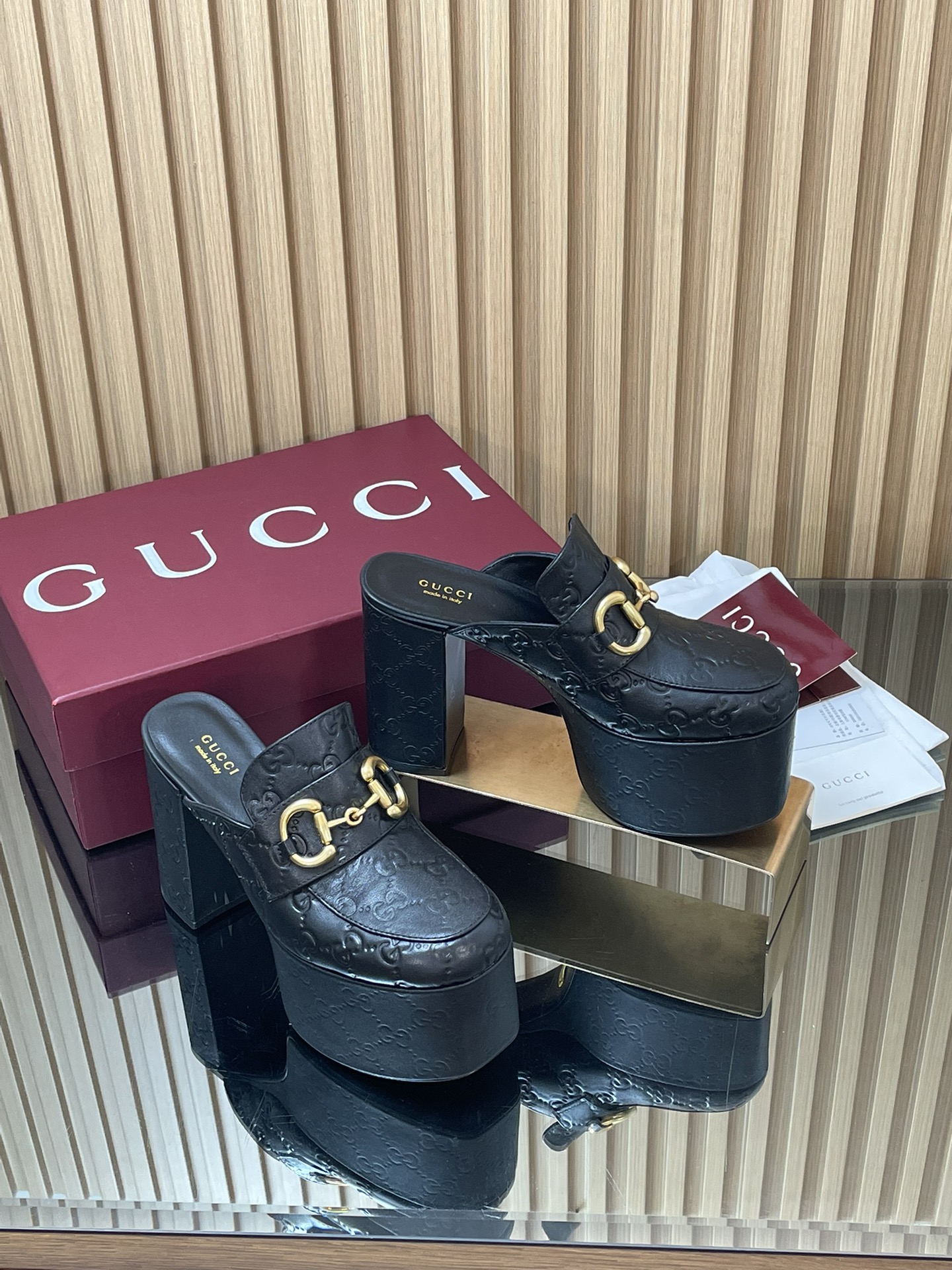 GUCCI グッチ フラットシューズ 本革 通勤 黒色