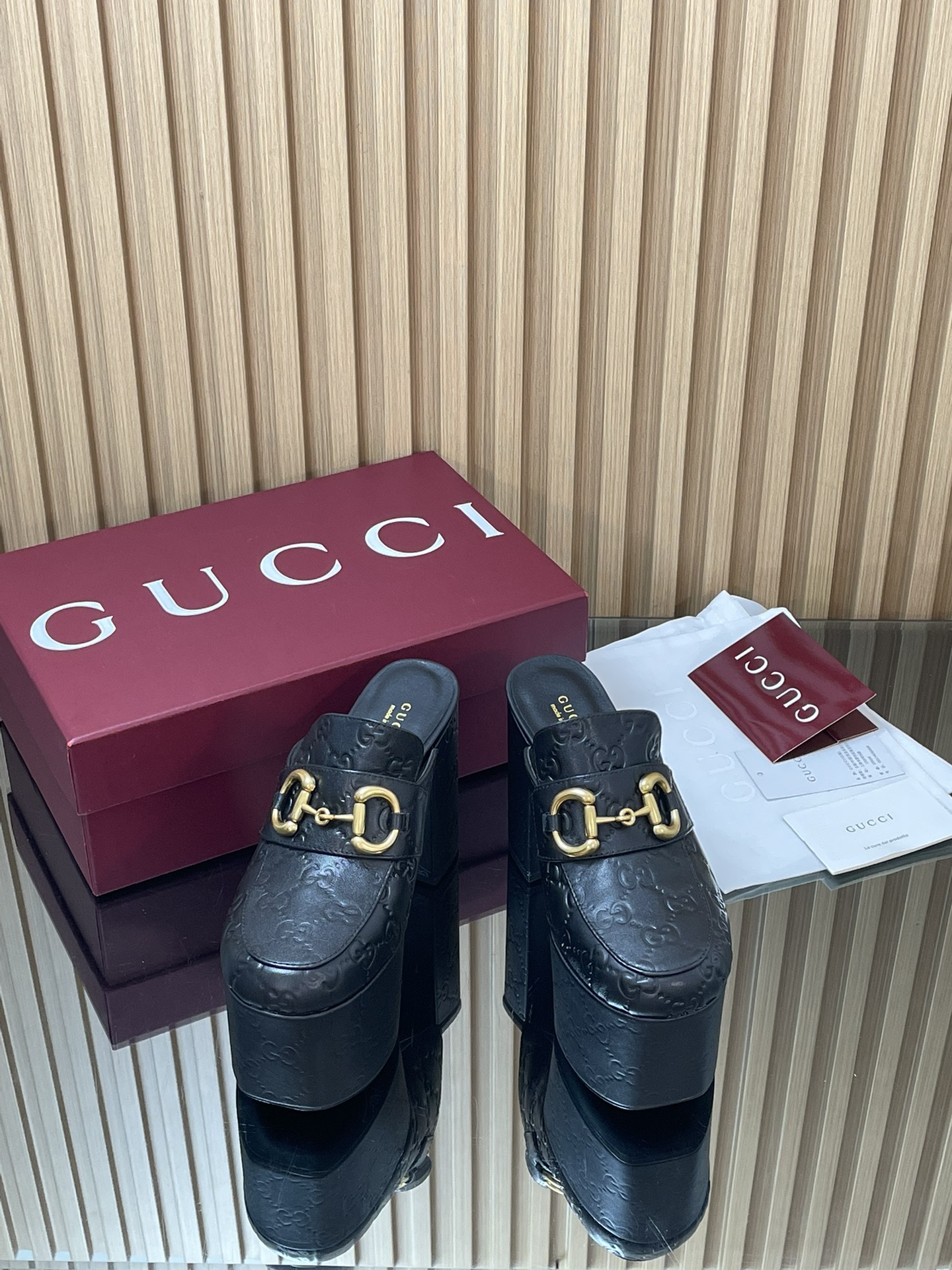 GUCCI グッチ フラットシューズ 本革 通勤 黒色 - 画像 2