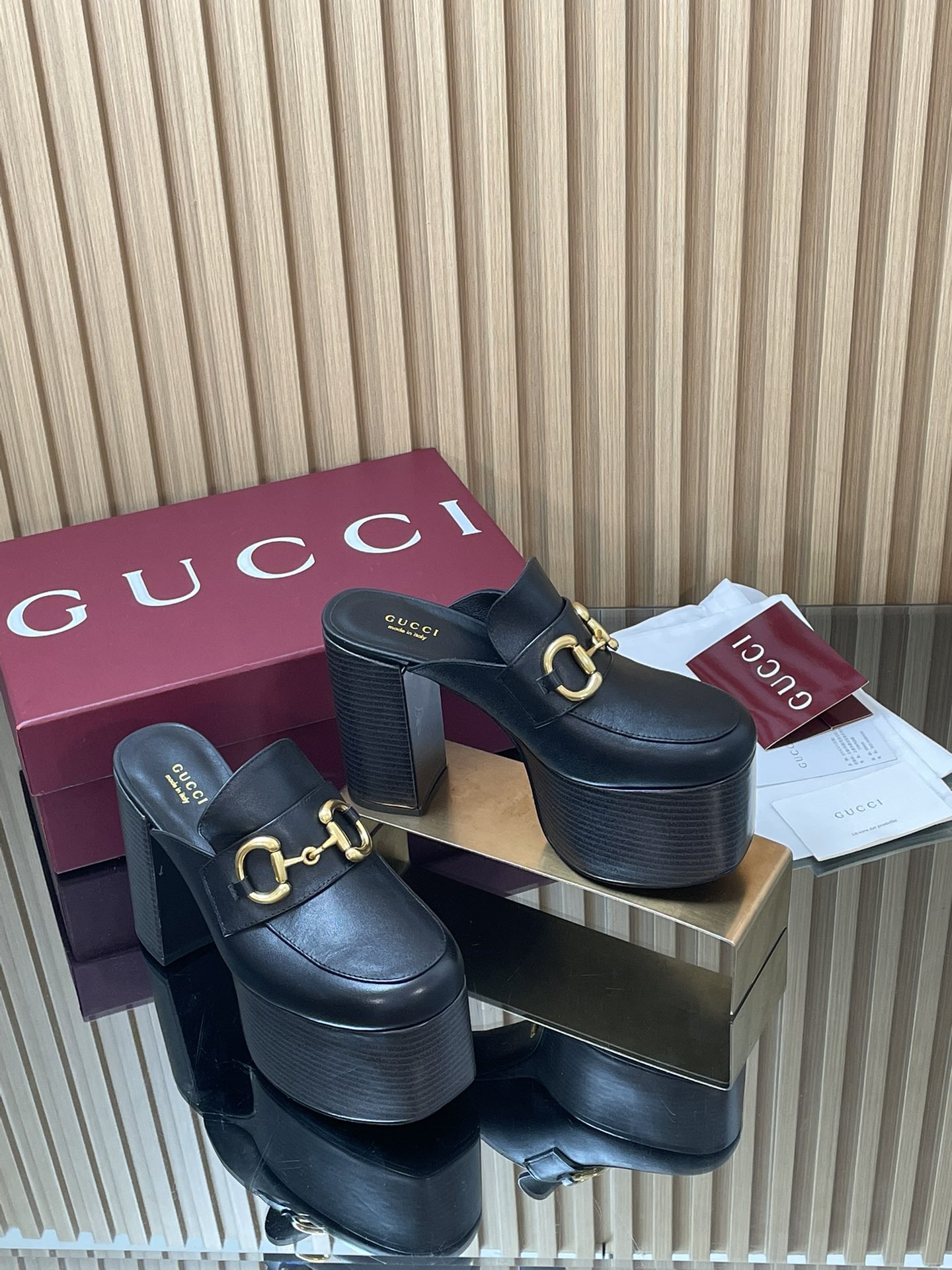 GUCCI グッチ フラットシューズ 本革 ブラック